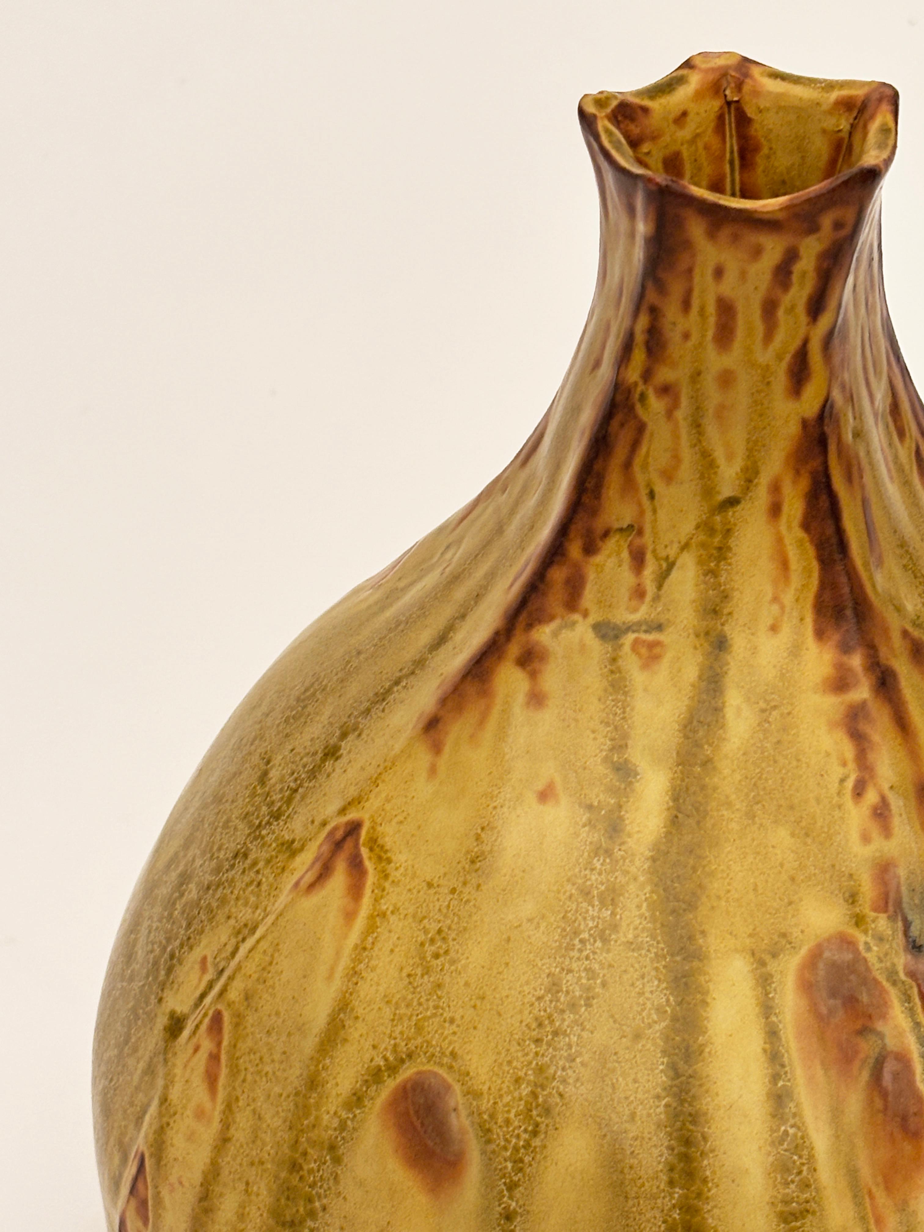 Vase moderne organique en frêne émaillé et Wood Wood dans les tons ambre et moutarde en vente 1