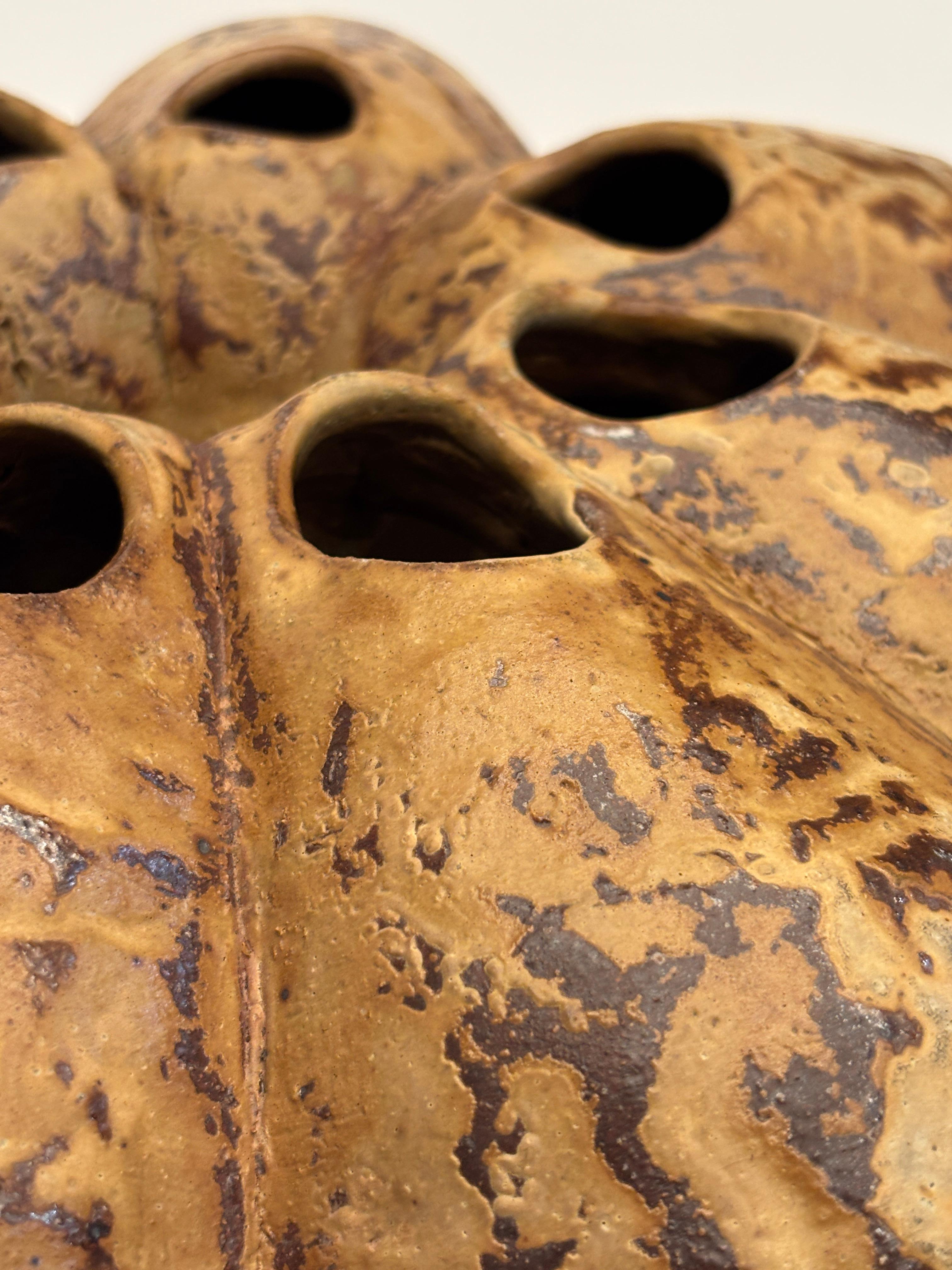 Vase moderne organique en frêne émaillé et cuit au feu de bois par Imes Gallery en vente 3