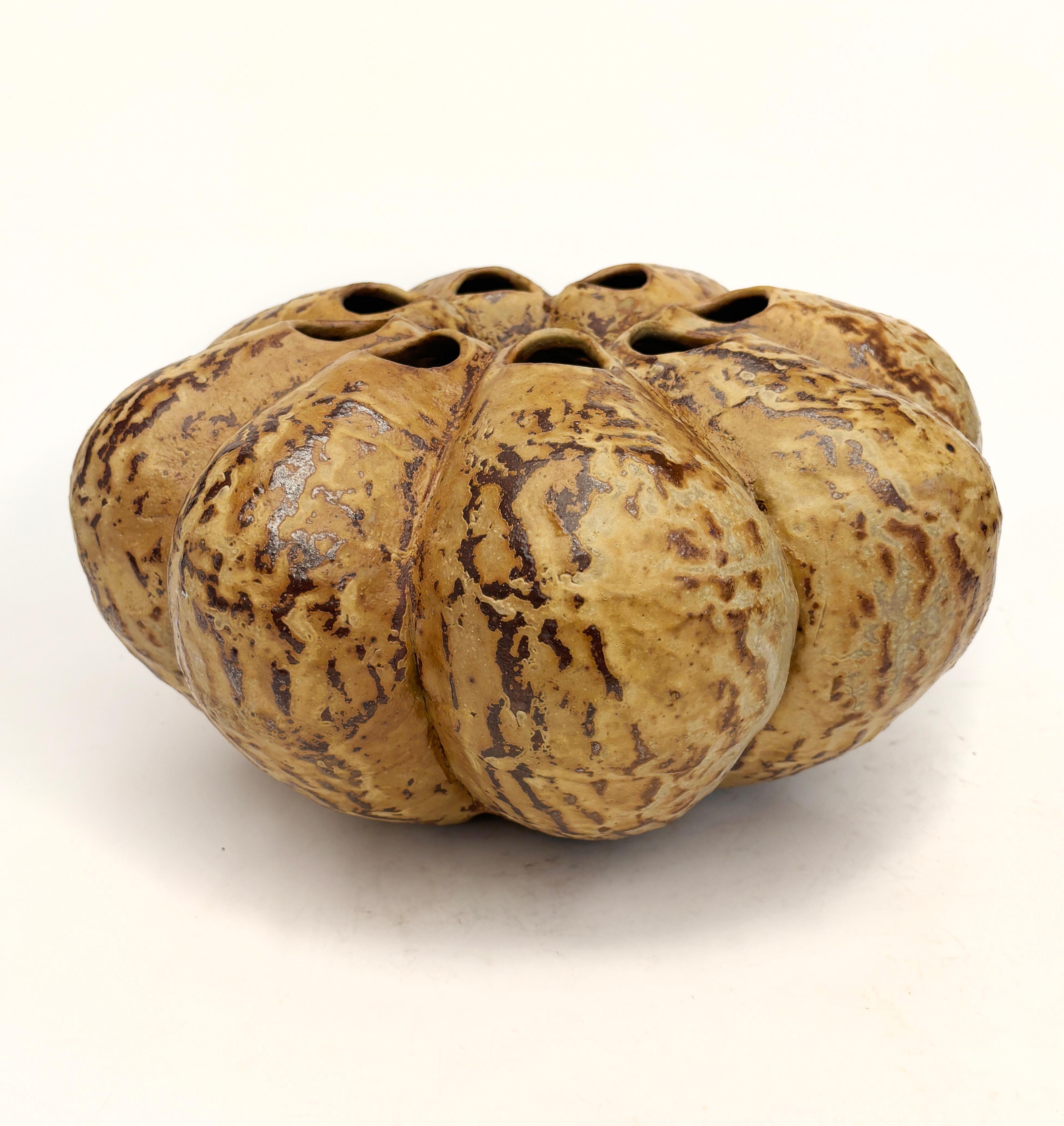Américain Vase moderne organique en frêne émaillé et cuit au feu de bois par Imes Gallery en vente