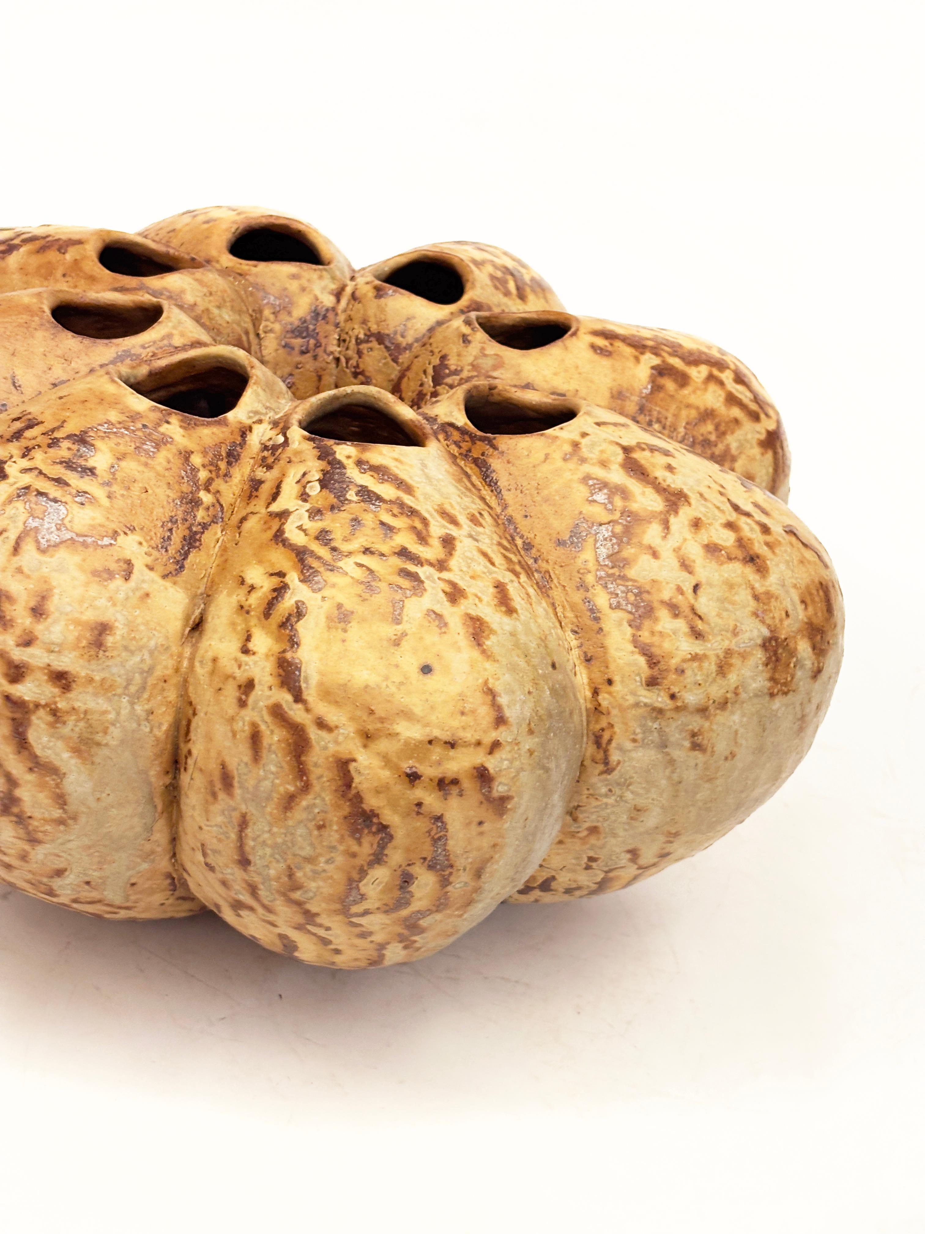 Cuit Vase moderne organique en frêne émaillé et cuit au feu de bois par Imes Gallery en vente