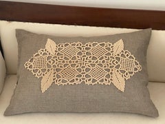 Organisches modernes belgisches Leinen mit Macrame-Kissen