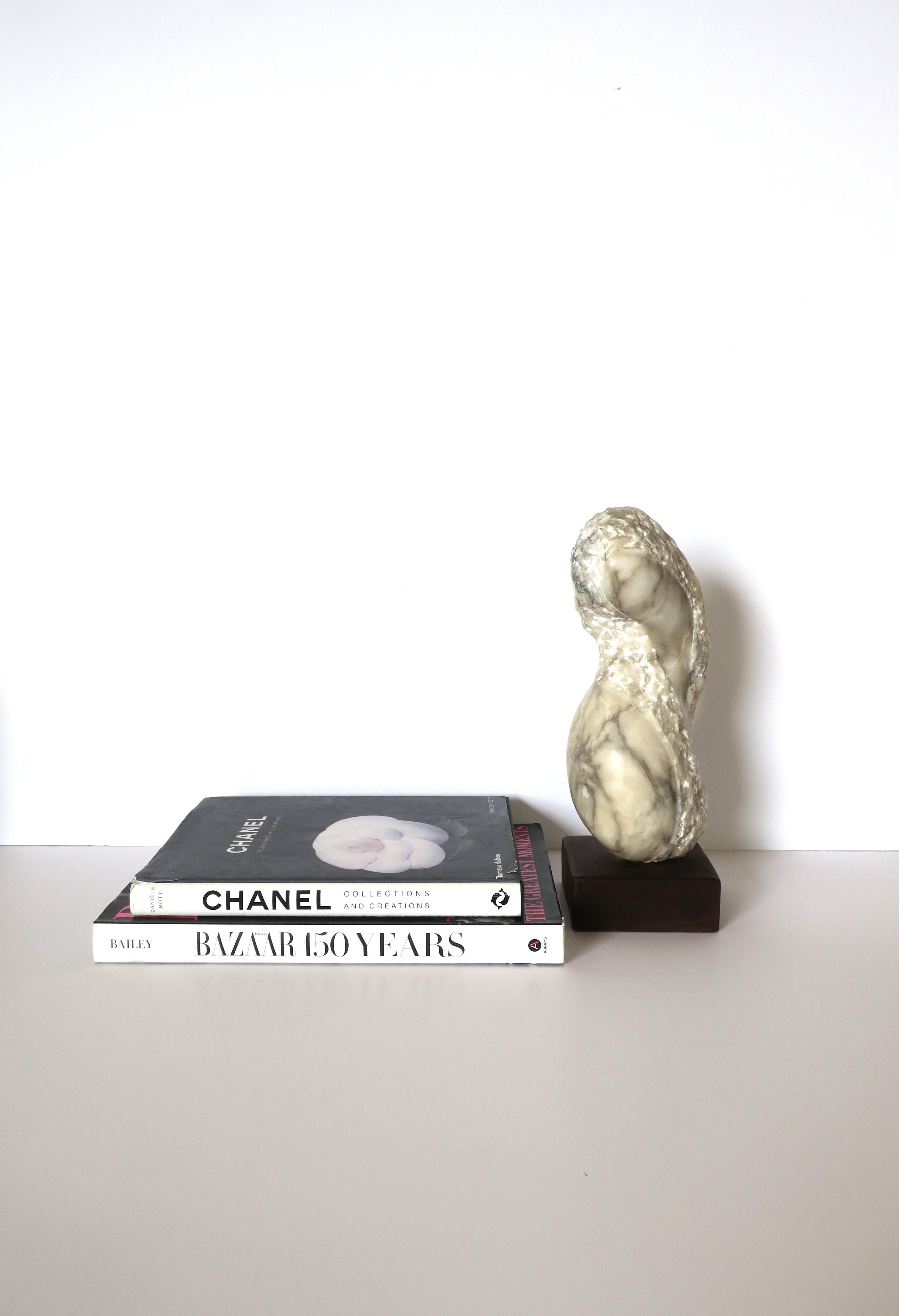 Alabaster-Marmor-Skulptur der Organischen Moderne im Angebot 5