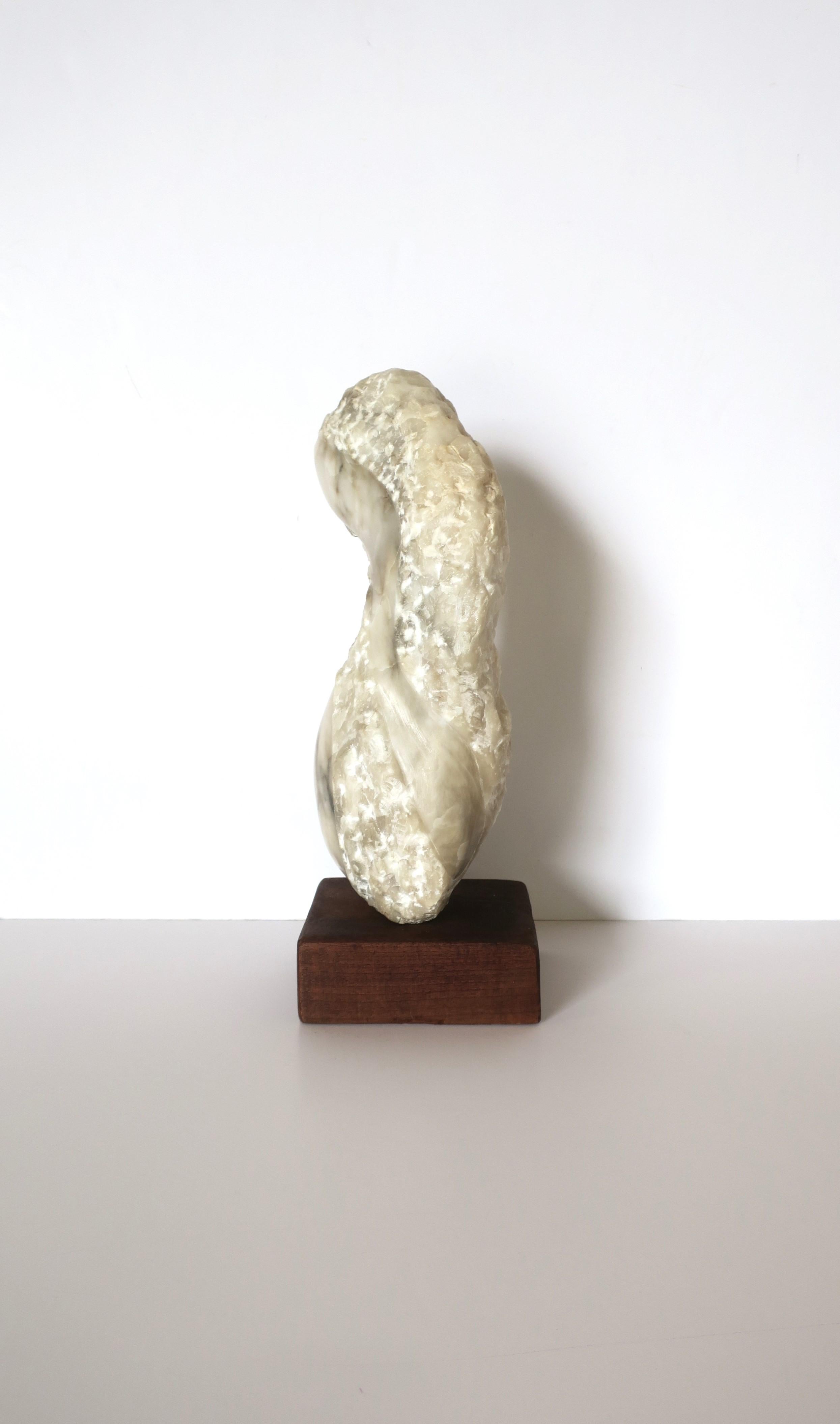 Alabaster-Marmor-Skulptur der Organischen Moderne im Zustand „Gut“ im Angebot in New York, NY