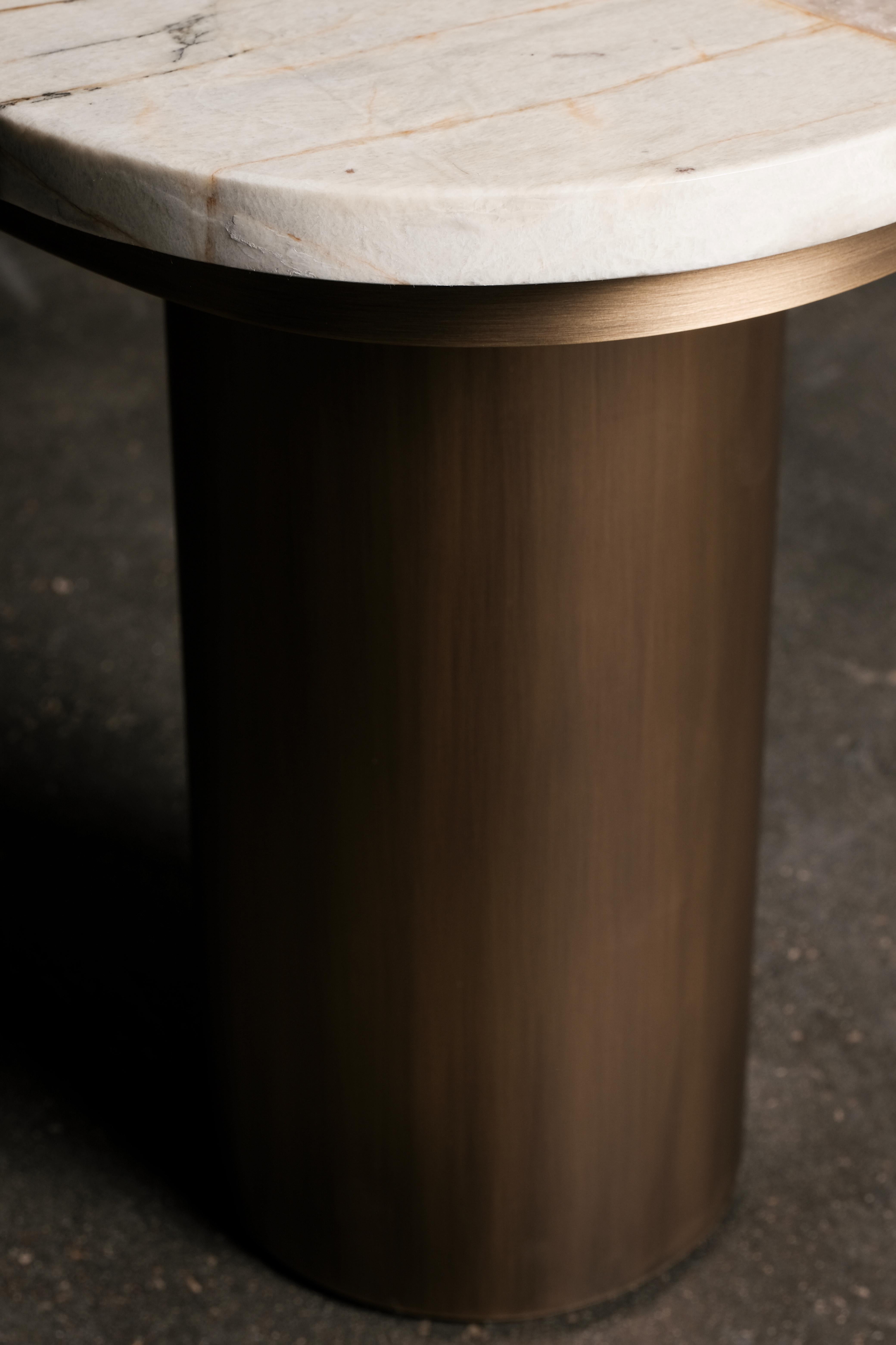 Marbre Table basse Bordeira, laiton, fabriquée à la main au Portugal par Greenapple en vente