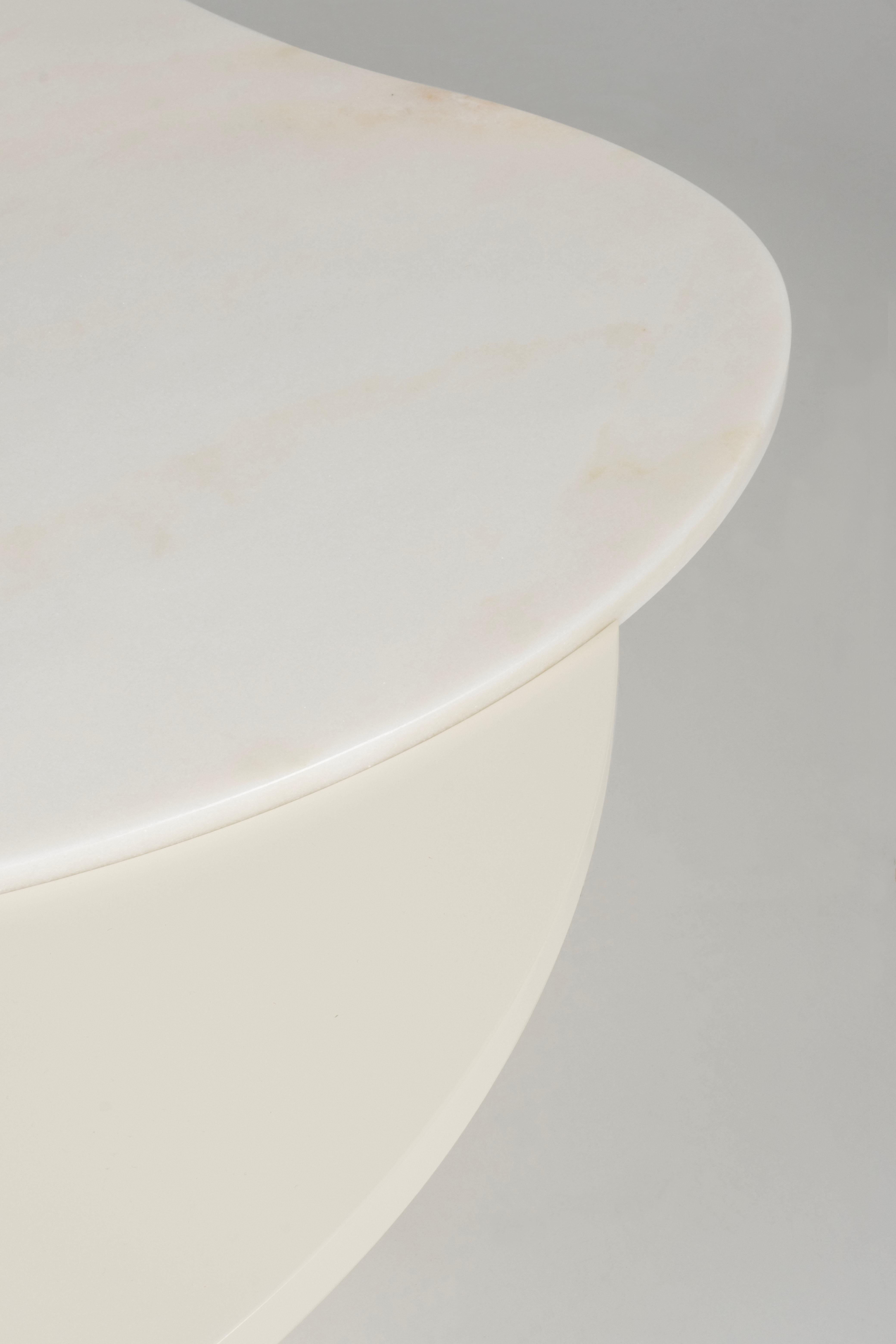 Table basse Bordeira moderne et organique, en marbre, fabriquée à la main au Portugal par Greenapple en vente 6