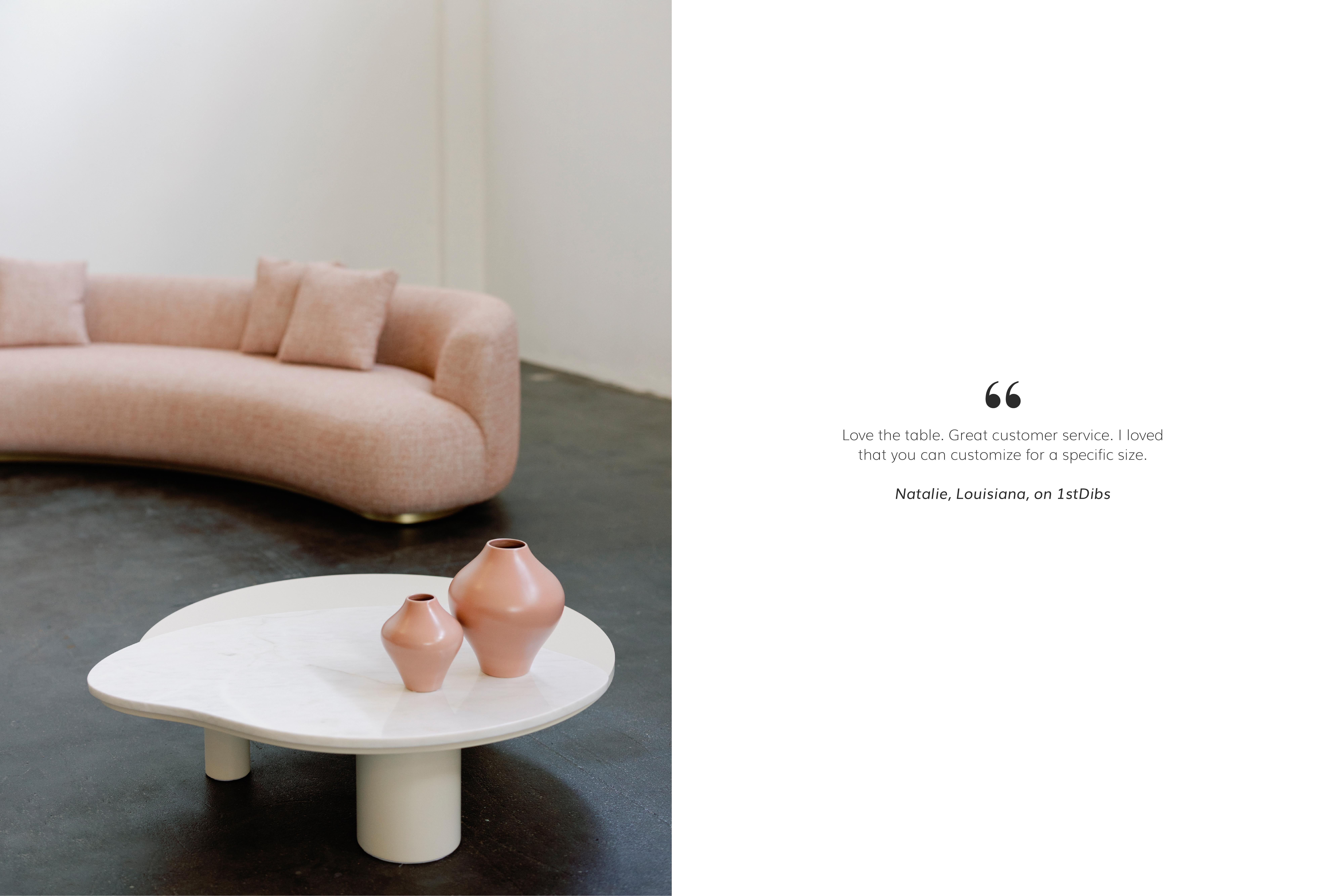 XXIe siècle et contemporain Table basse Bordeira moderne et organique, en marbre, fabriquée à la main au Portugal par Greenapple en vente