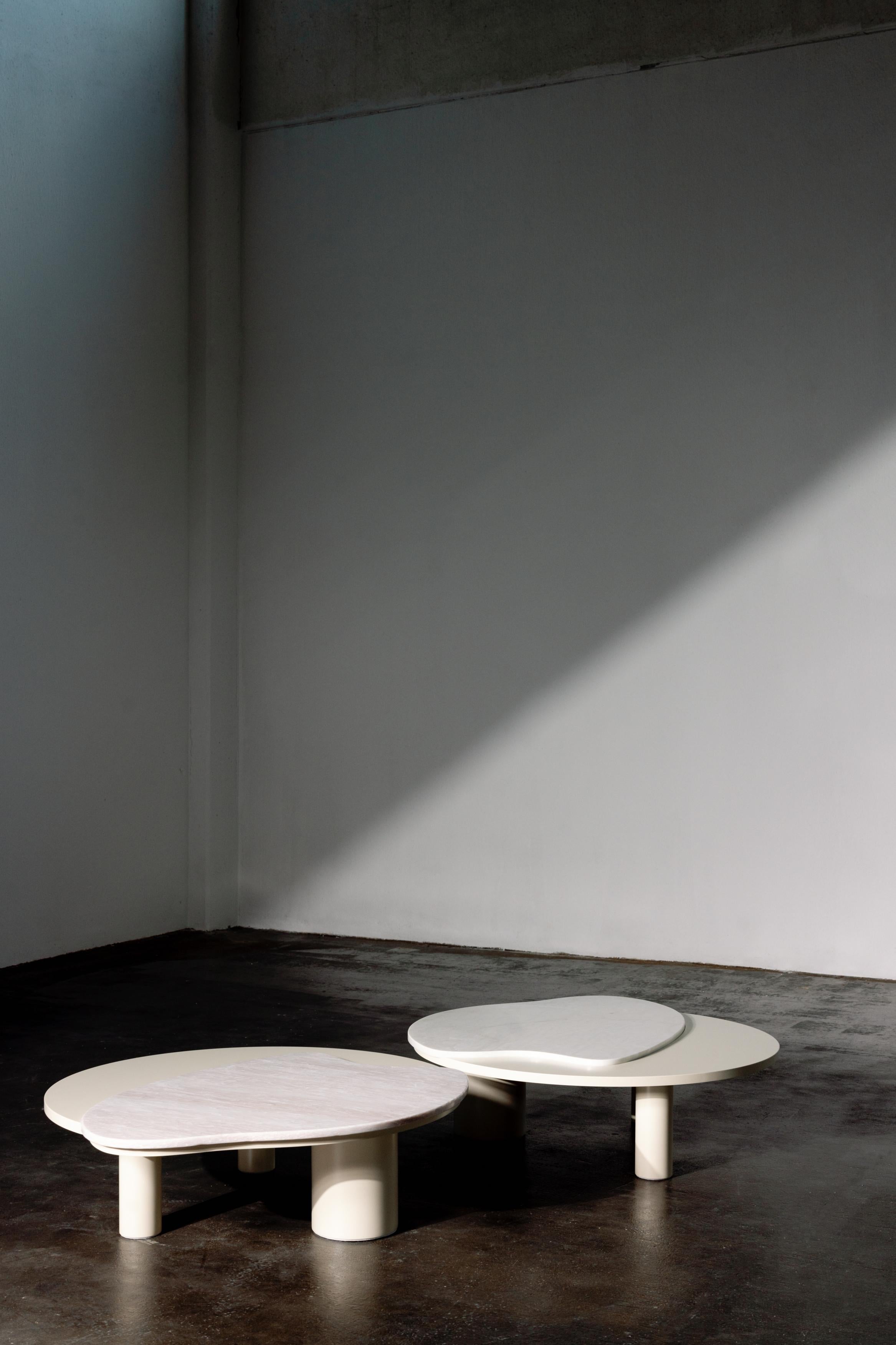 Mesa de centro orgánica moderna Bordeira, mármol, hecha a mano en Portugal by Greenapple en venta 1