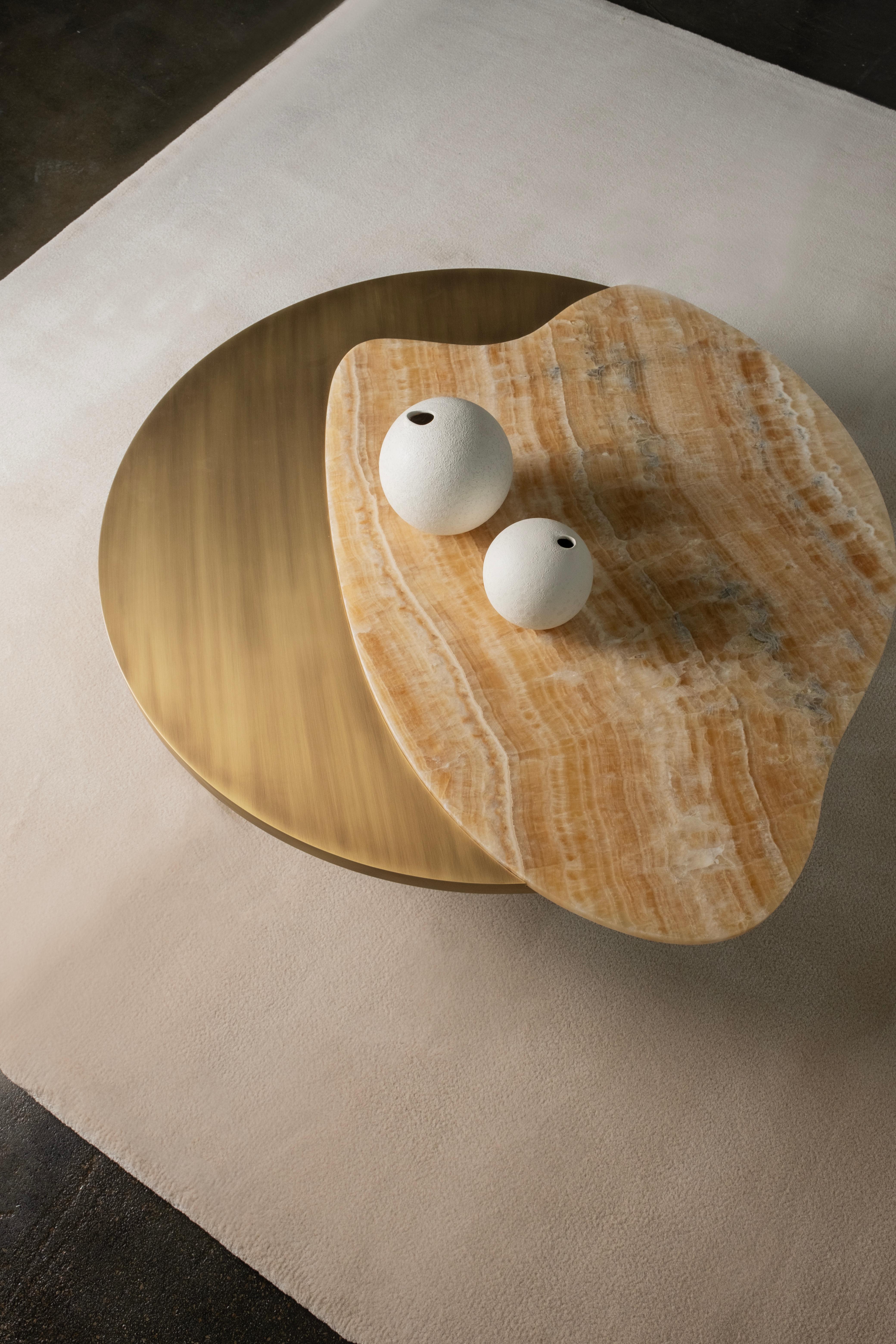 Organic Modern Bordeira Couchtische, Onyx Messing, Handmade Portugal Greenapple (Moderne) im Angebot
