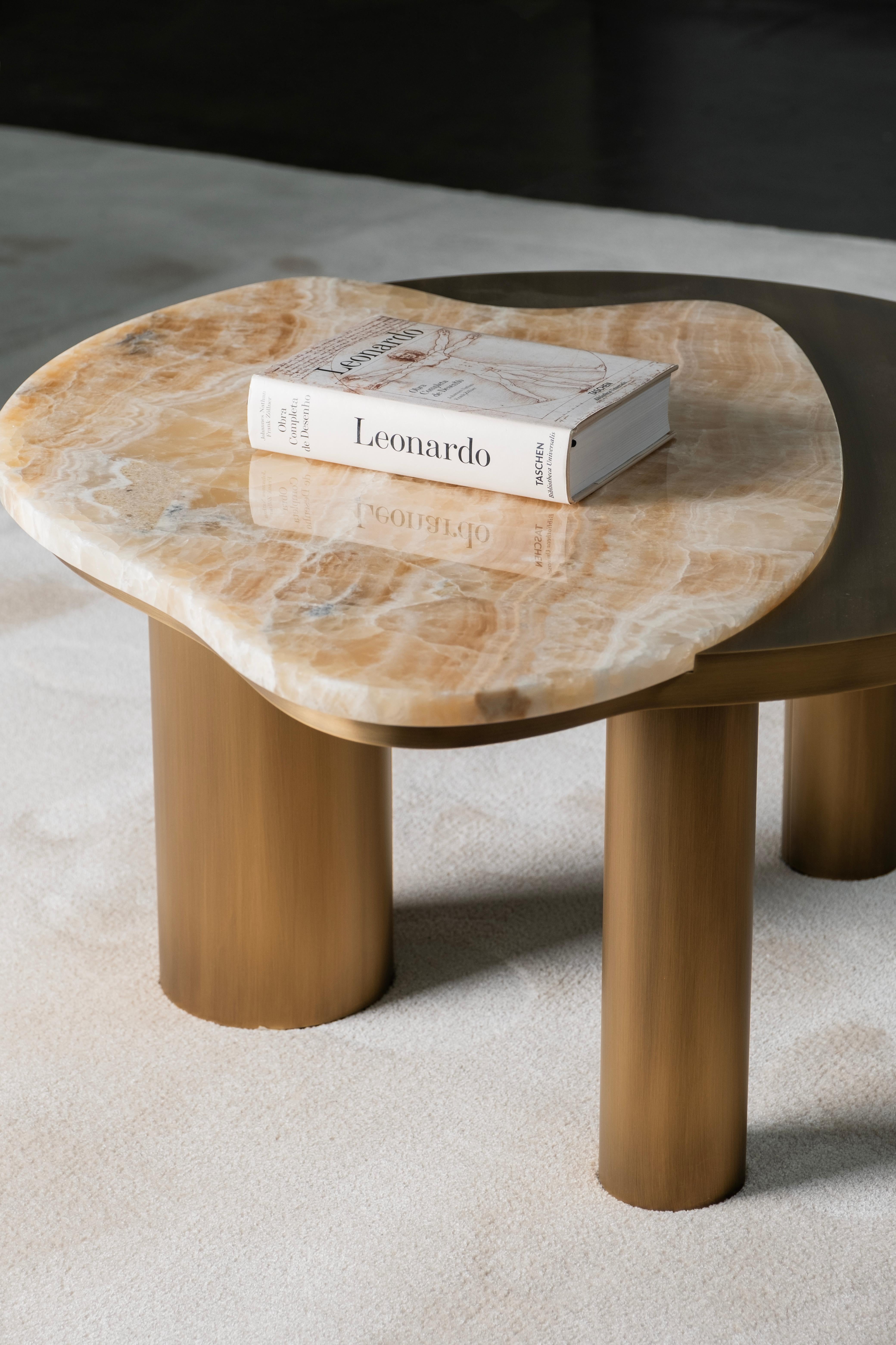 Organic Modern Bordeira Couchtische, Onyx Messing, Handmade Portugal Greenapple im Angebot 1