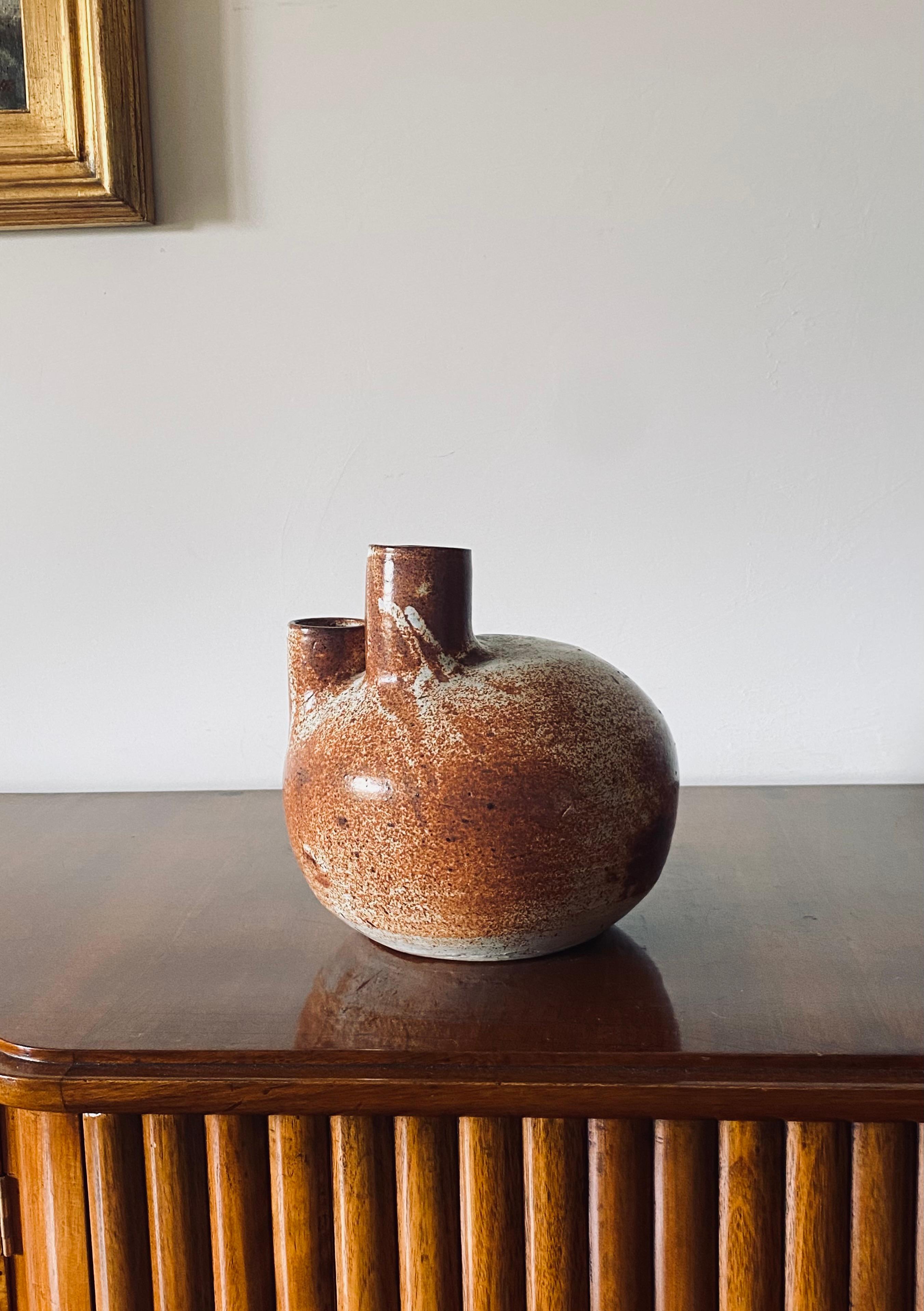 Organic modern brown earthenware vase

France 1970s

H 23.5 cm - 22 cm diam. 

Conditions: excellent, no defects