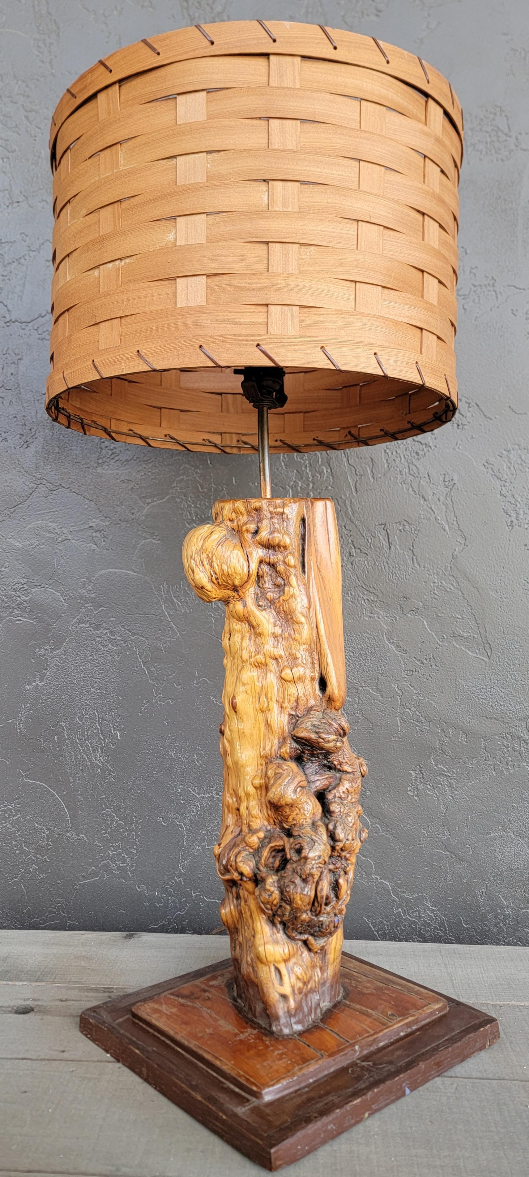 Broussin Lampe de table en broussin organique en vente