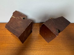 Sujetalibros moderno orgánico de madera de nudo, artesanía escultórica de estudio brutalista, años 70