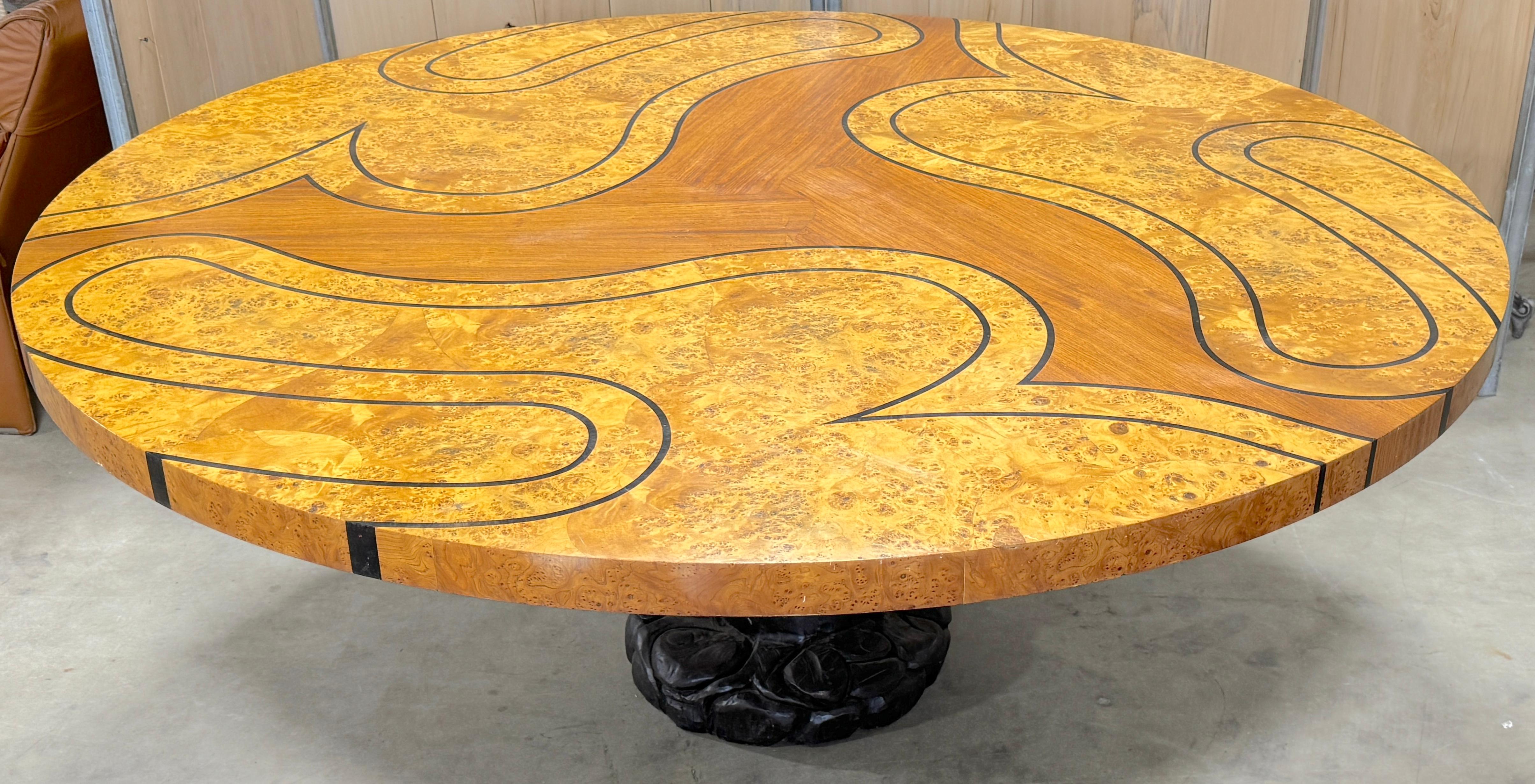 Runder Tisch aus Wurzelholz mit Intarsien im Stil von Wendell Castle, Organische Moderne (Holz) im Angebot