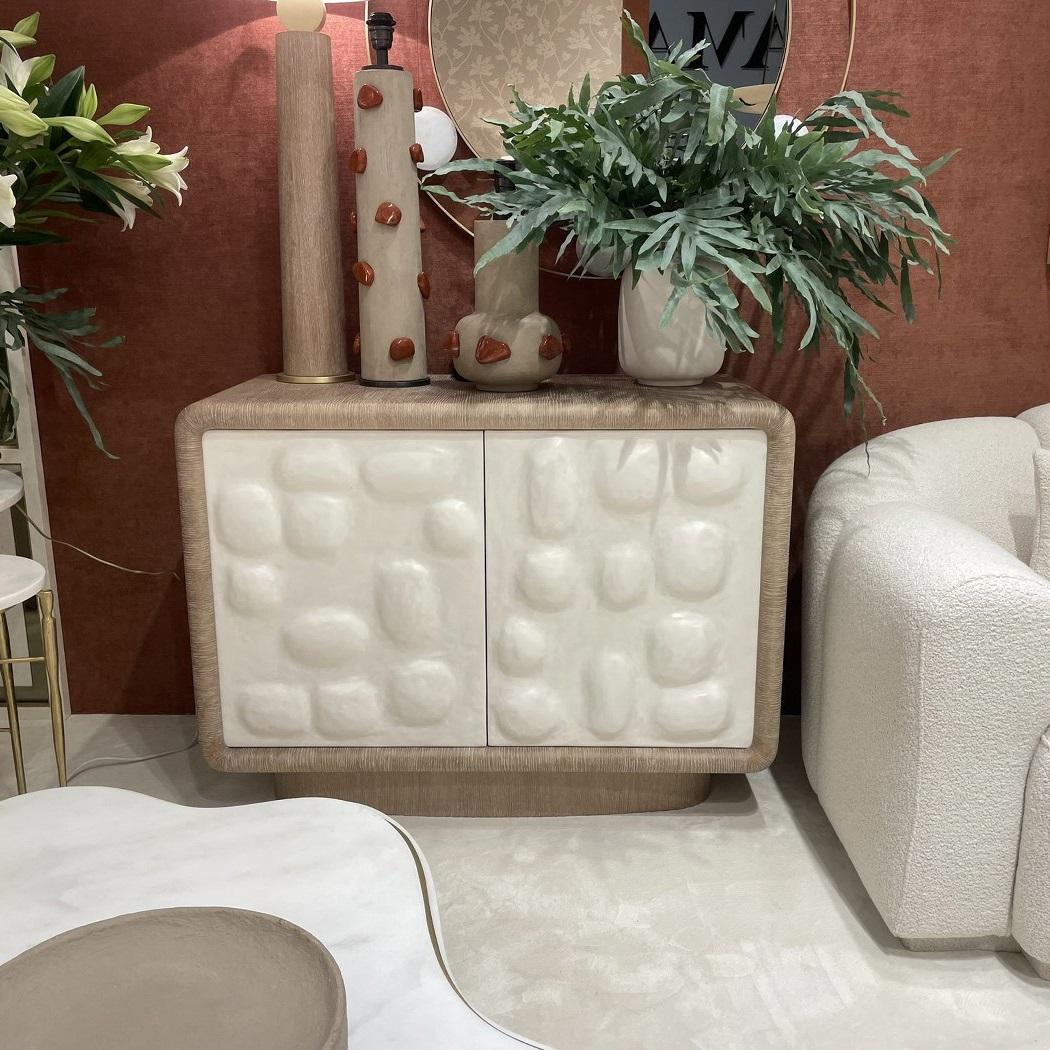 Fait main Armoire moderne organique en noyer et plâtre appliqué à la main par José Castro en vente