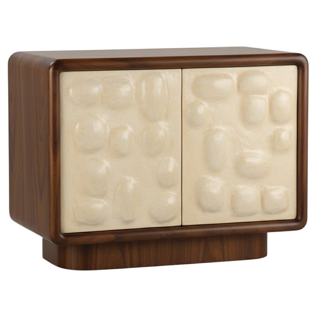 Armario Moderno Orgánico en Nogal y Yeso Aplicado a Mano Por José Castro