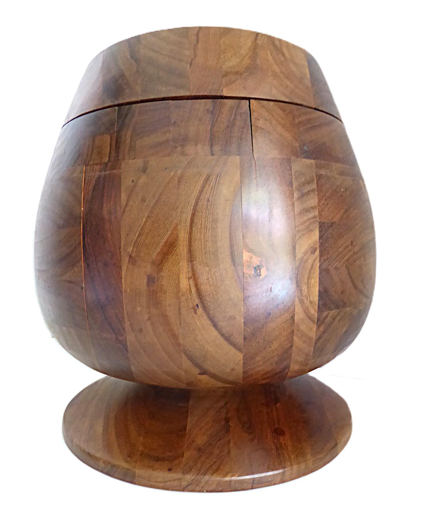 Secchiello per il ghiaccio in legno di noce della collezione Cadejo di Daniel Loomis Valenza anni '70 In condizioni buone in vendita a Miami, FL