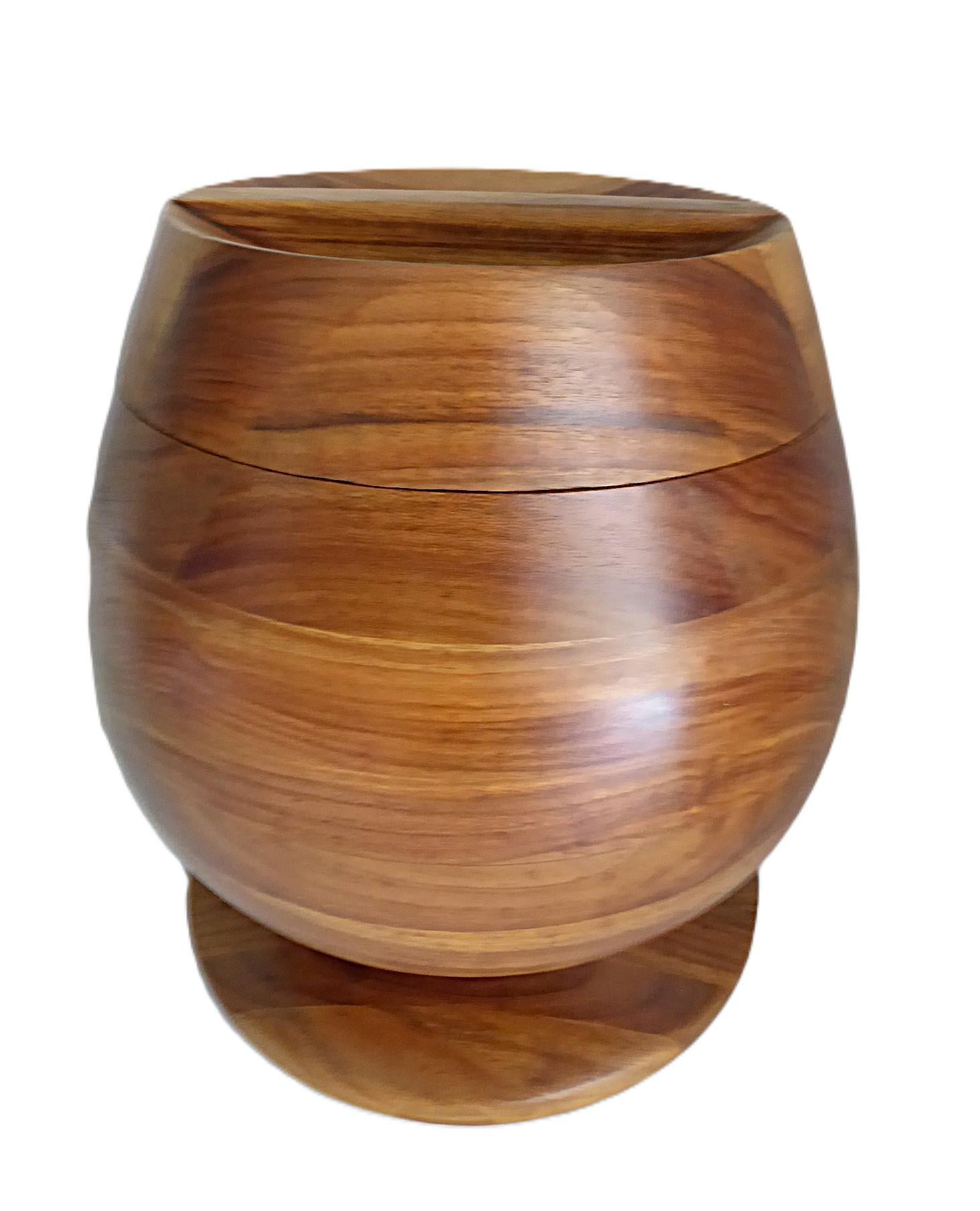 Fine XX secolo Secchiello per il ghiaccio in legno di noce della collezione Cadejo di Daniel Loomis Valenza anni '70 in vendita