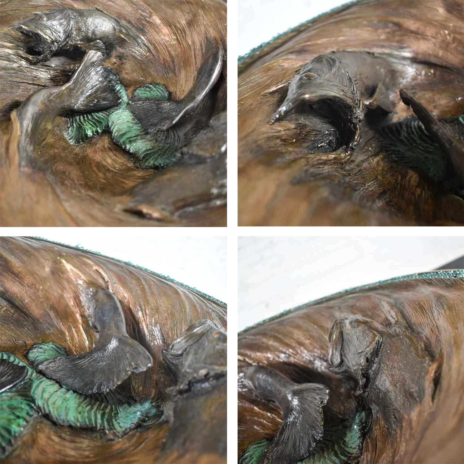Organic Modern Bowl Sculpture en bronze moulé avec Fish Design by John Forsythe en vente 11