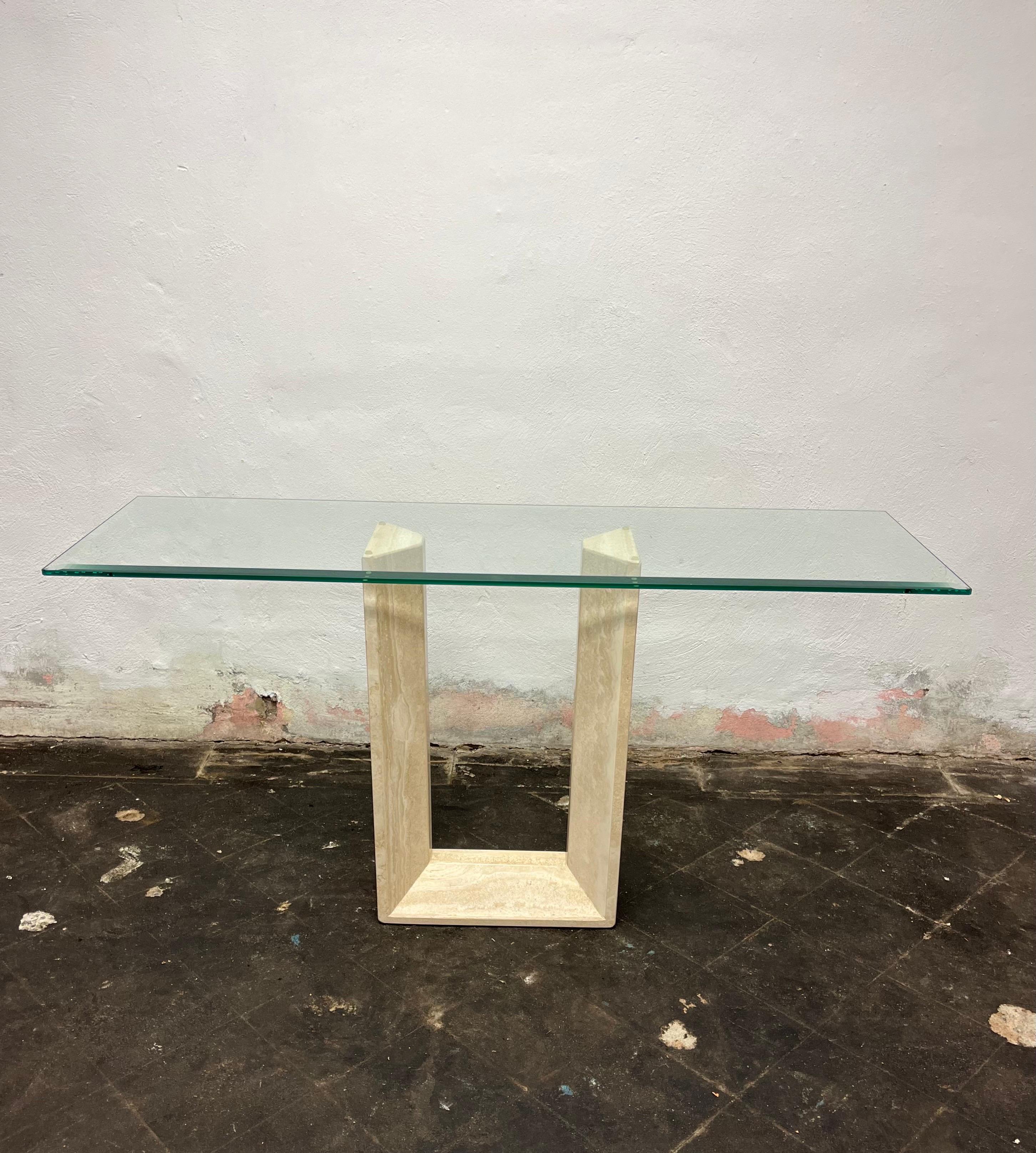 Der Diapason-Konsolentisch bietet ein schlichtes, zeitgenössisches Design, das von luxuriösen Materialien geschmückt wird. Die in Italien von Cattelan Italia hergestellte und von Studio Diapason entworfene Konsole verfügt über einen rechteckigen,