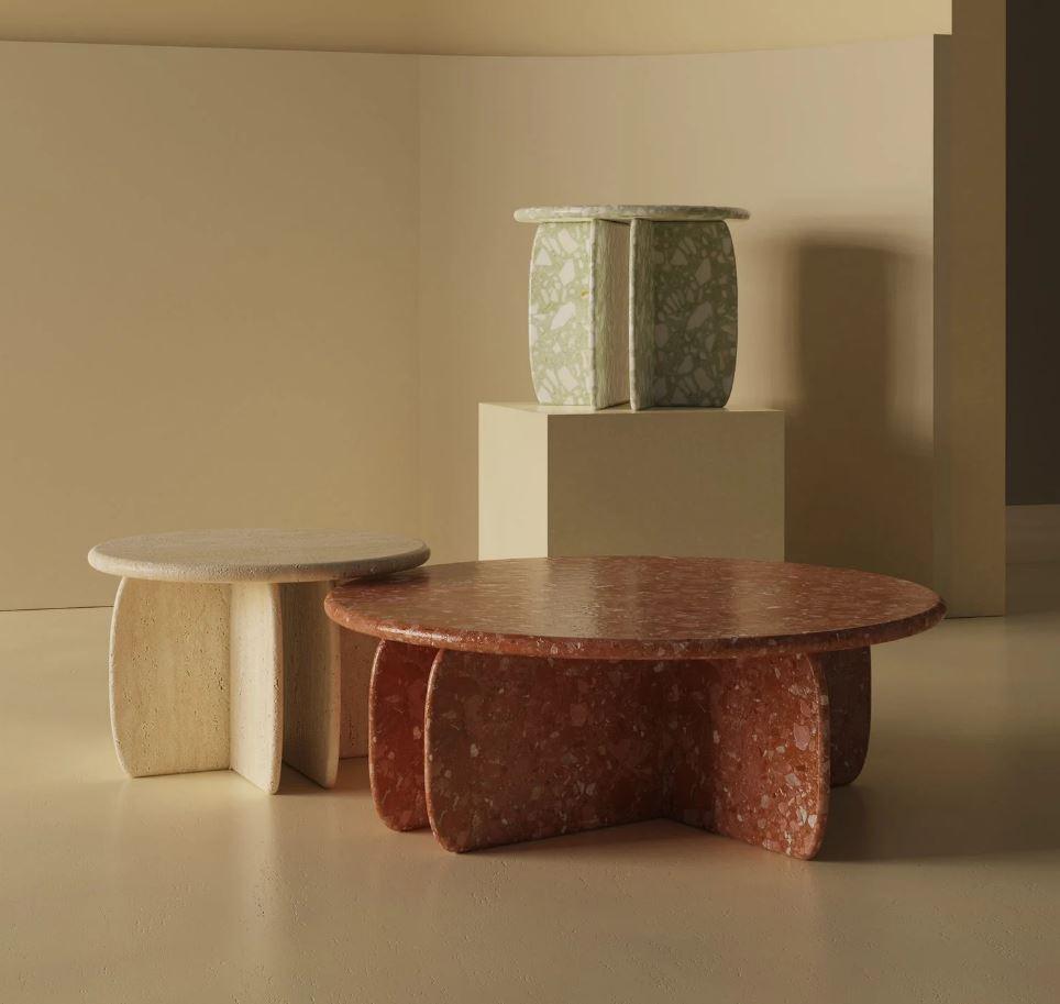 La table centrale Catus est unique dans sa conception avec une inspiration Organic Modern.
La pierre naturelle est irremplaçable dans son individualité, c'est pourquoi chaque table Catus est unique, mettant en valeur les veines naturelles, les