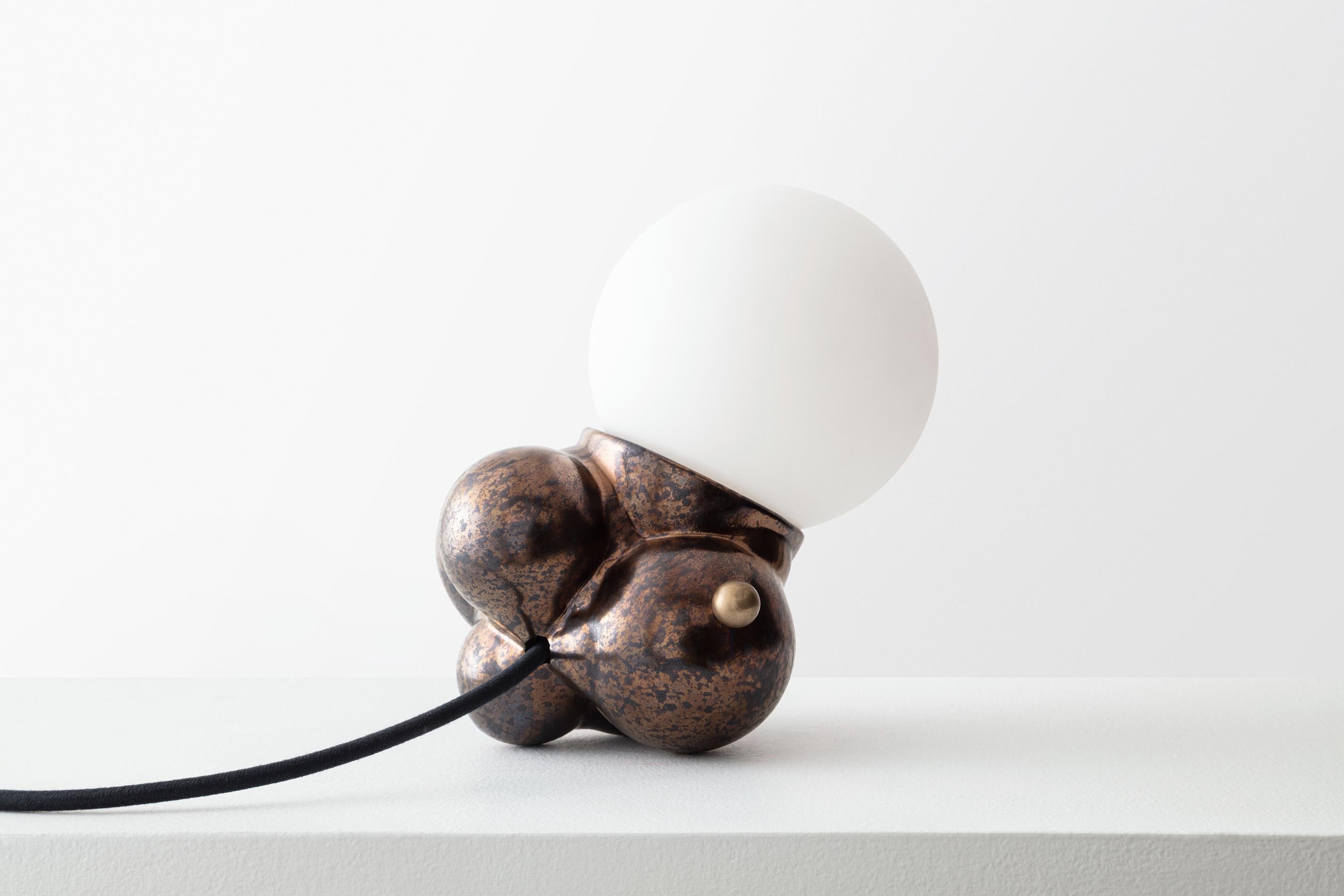 Our Bubbly Lamp Mini is digitally grown to imitate the fractal growth of botryoidal crystals in Nature. Hand crafted by artisans in Peru with unique custom glazes, the lamp features a single bulbs at 6in, fully dimmable with a custom brass dimmer