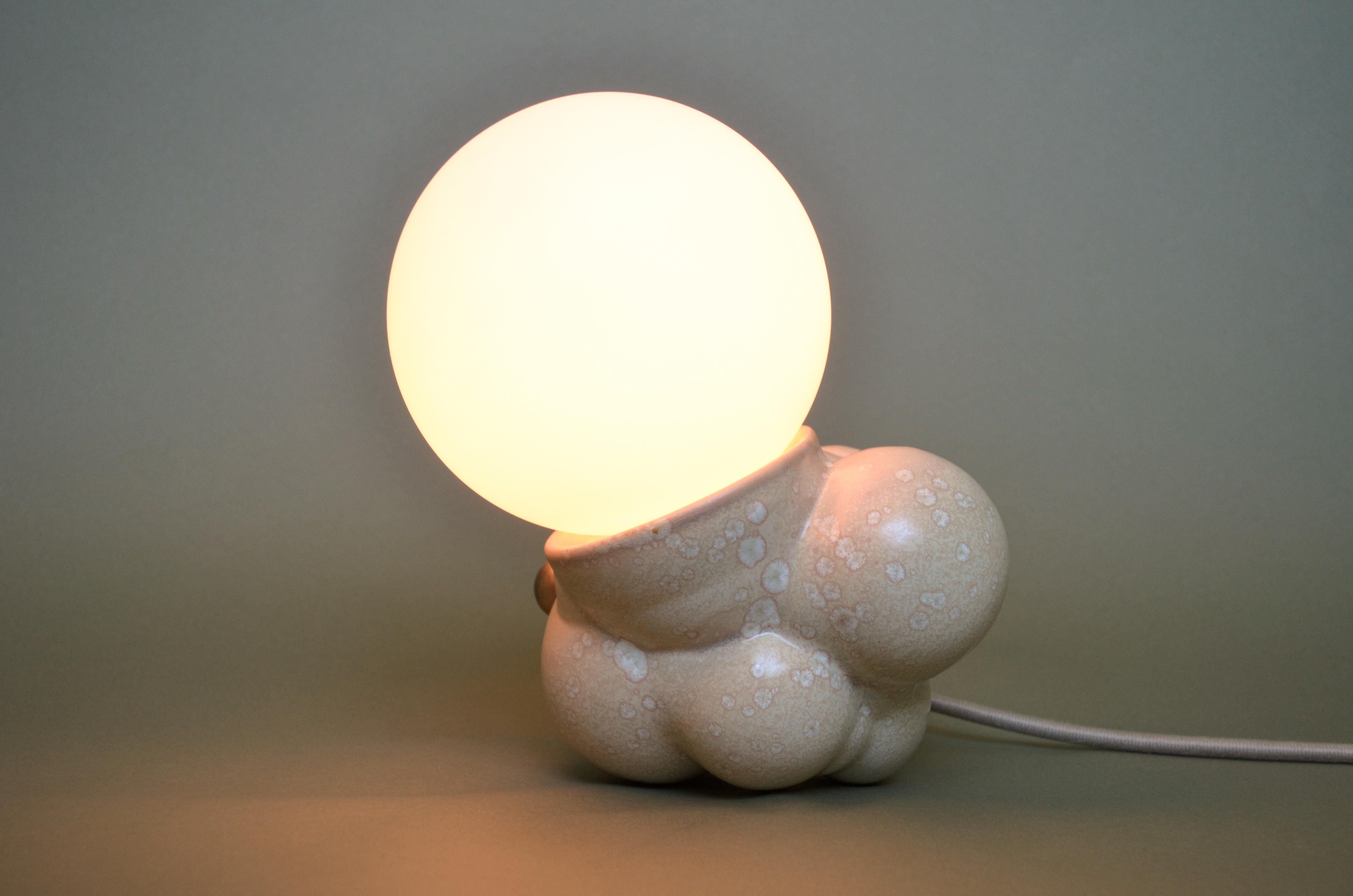 American Organic Modern Ceramic Bubbly Botryoidal Lamp Mini Cream by Forma Rosa Studio For Sale