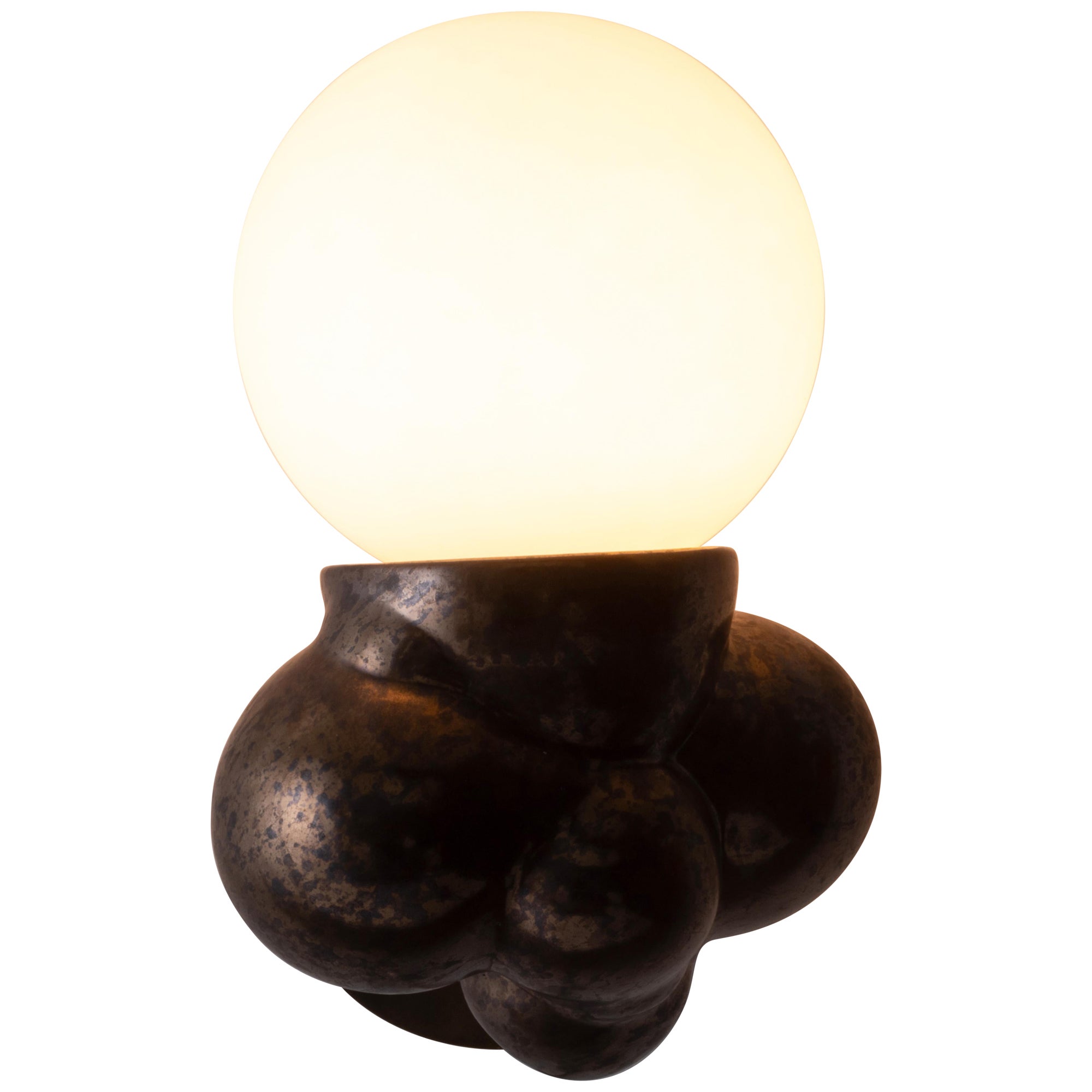 Moderno Sconce moderne in ceramica organica a forma di bolla botryoidale in bronzo di Forma Rosa Studio in vendita