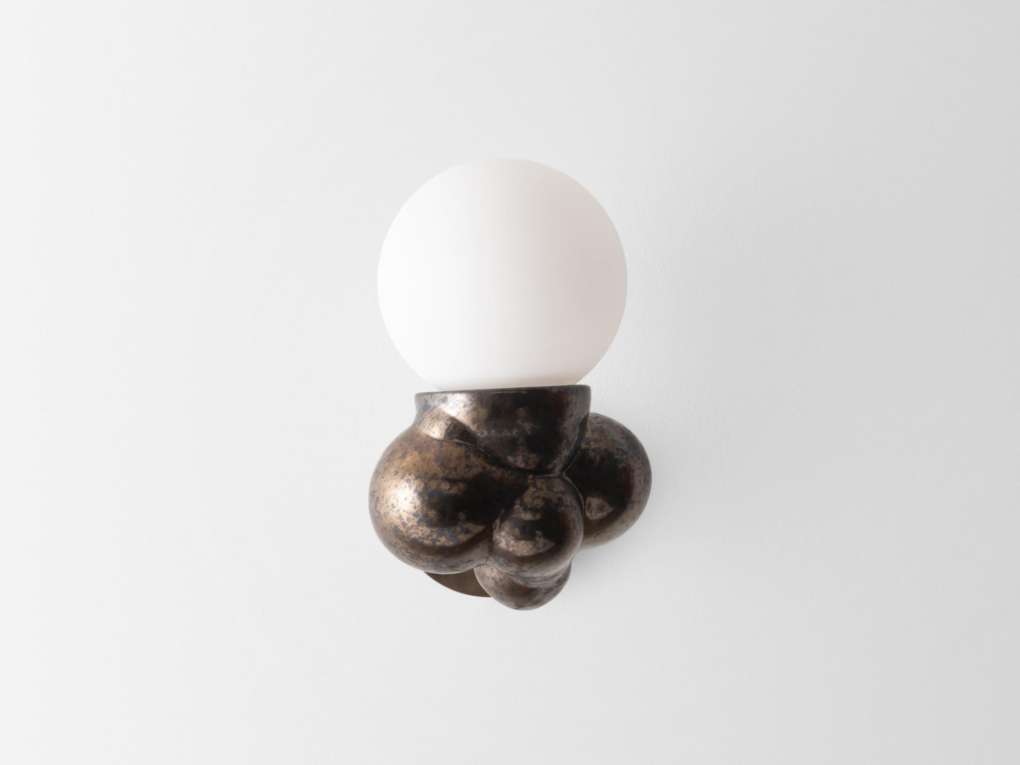 Américain Applique bubbly Botryoidal moderne en céramique organique en bronze de Forma Rosa Studio en vente