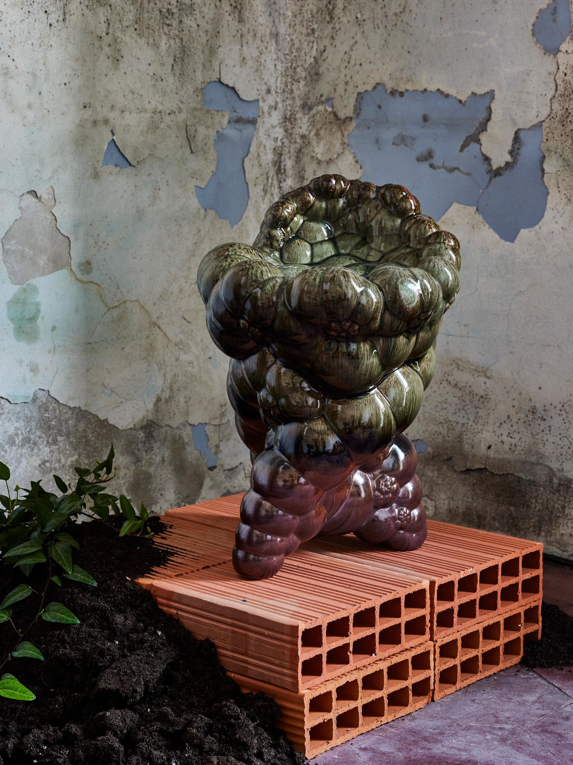 Silla Taburete Caracoles de Cerámica Moderna Ecológica en Verde en Nuevo estado para la venta en Brooklyn, NY