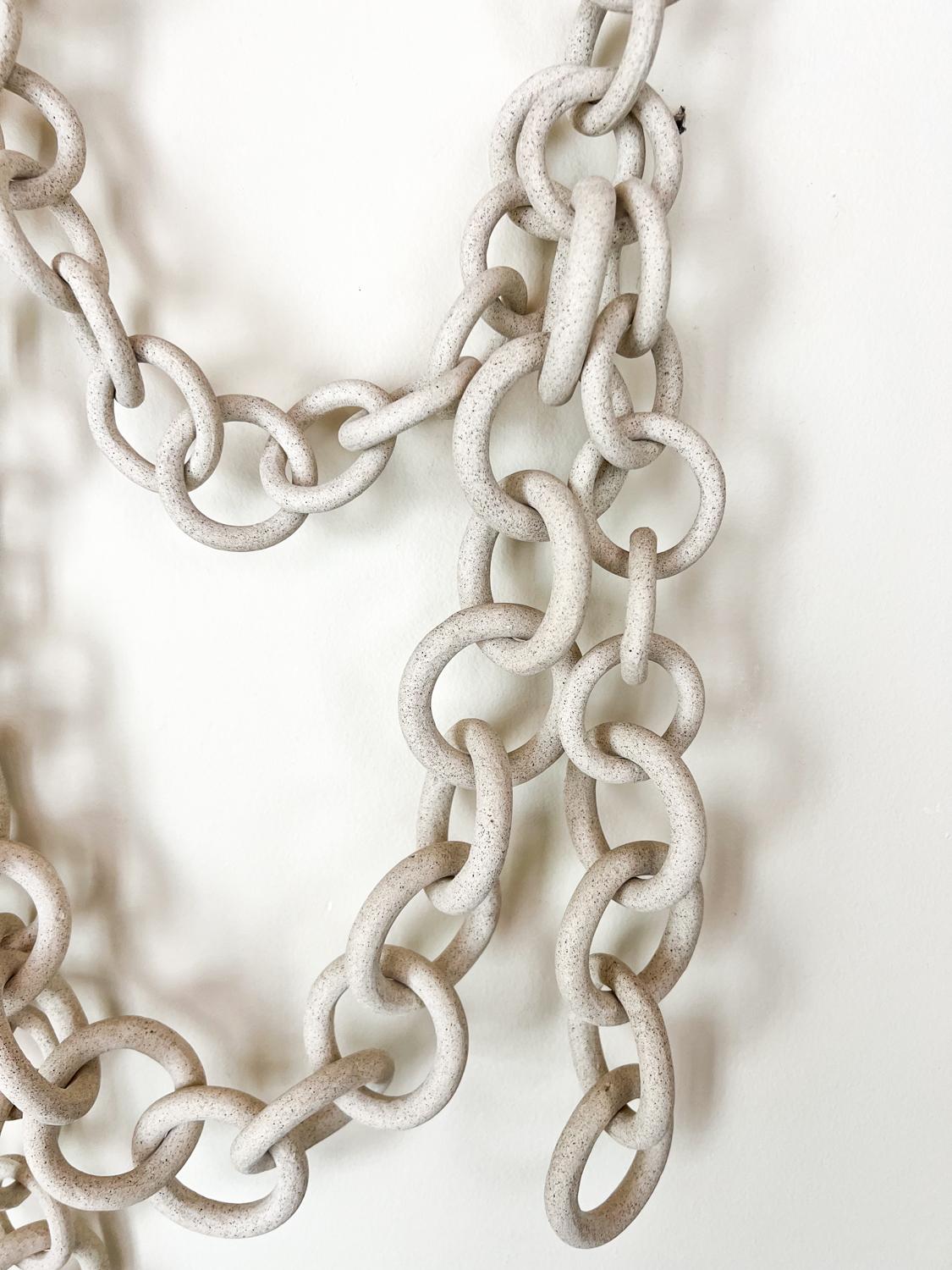 Americano Organic modern Ceramic chain wall hanging in vendita