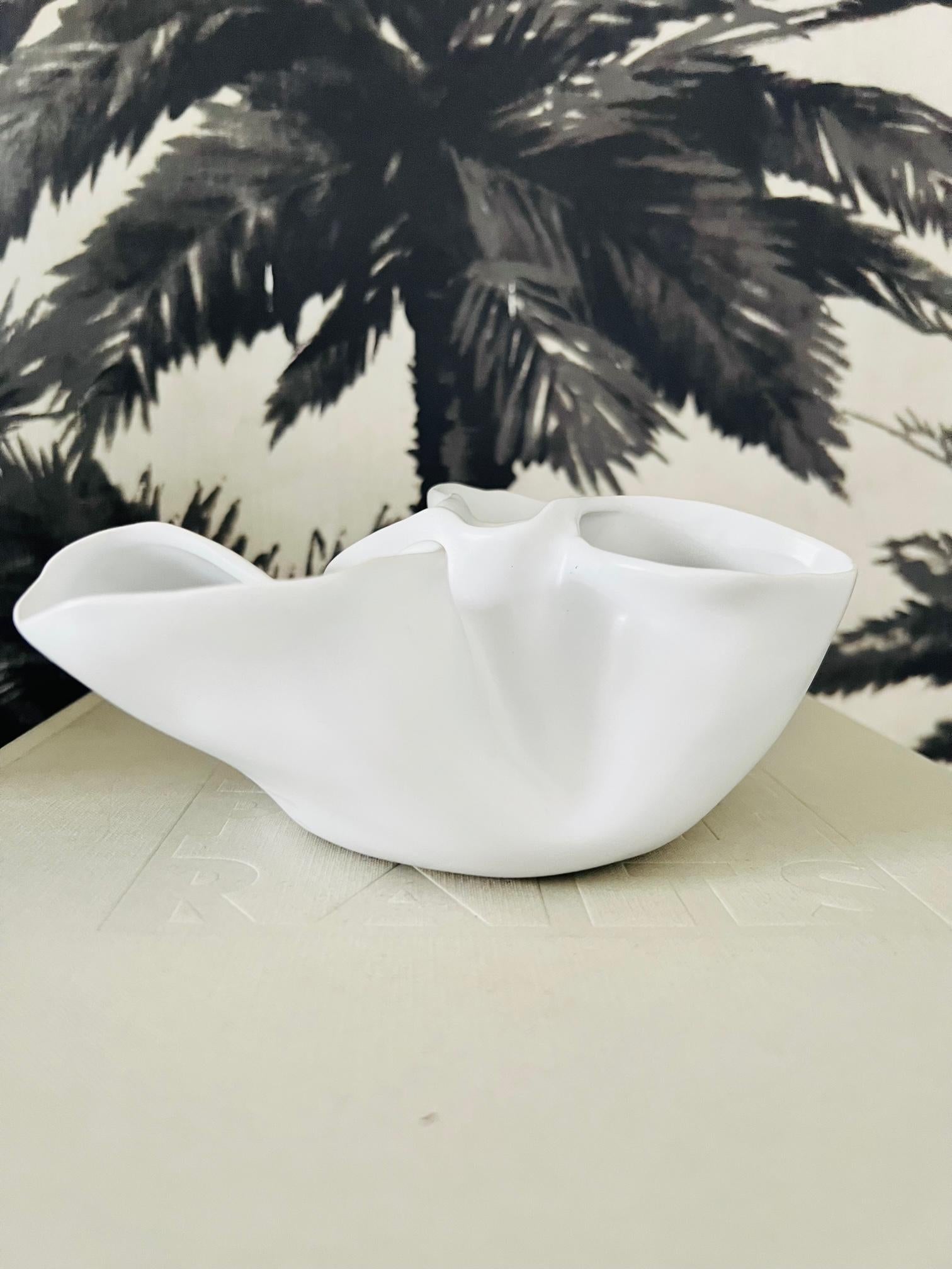 Keramik-Herz-Vase mit mattschwarzer Glasur, modern im Angebot 2