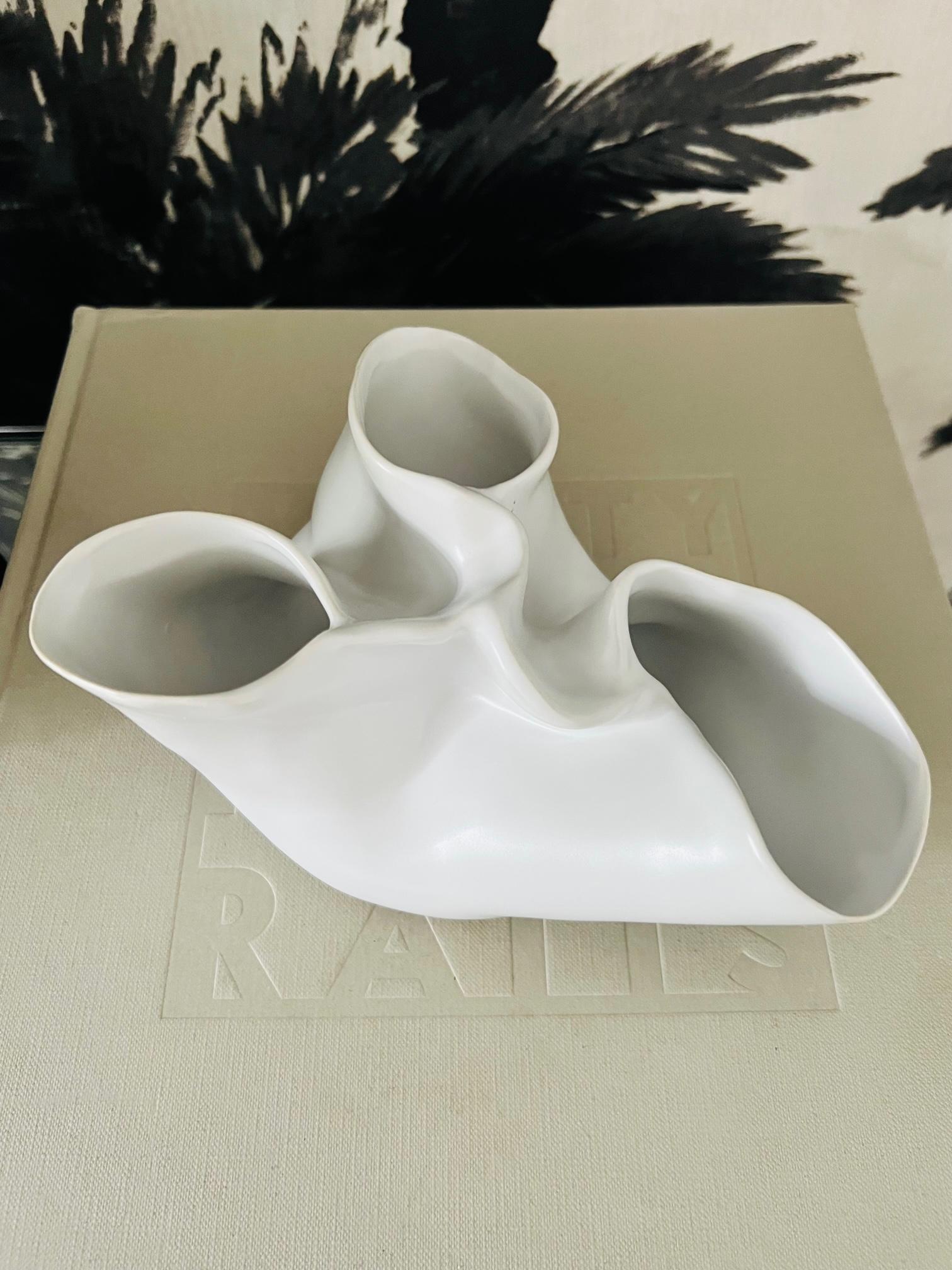 Abstract Vase with Organic Heart Muscle and Valve Design in White Ceramic In Good Condition For Sale In Fort Lauderdale, FL