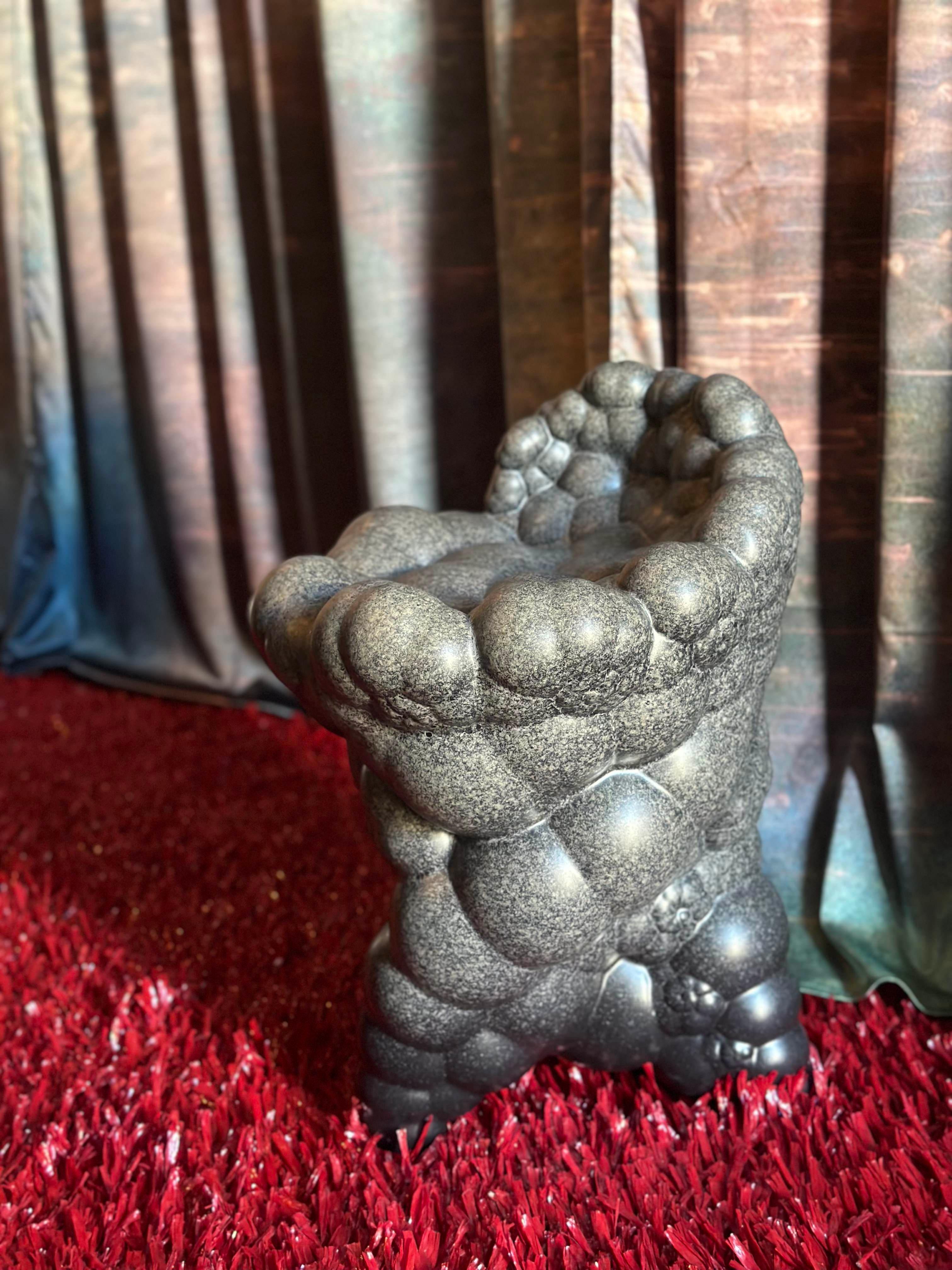 Sgabello moderno organico in ceramica scultorea Caracole in nero In condizioni Nuovo in vendita a Brooklyn, NY