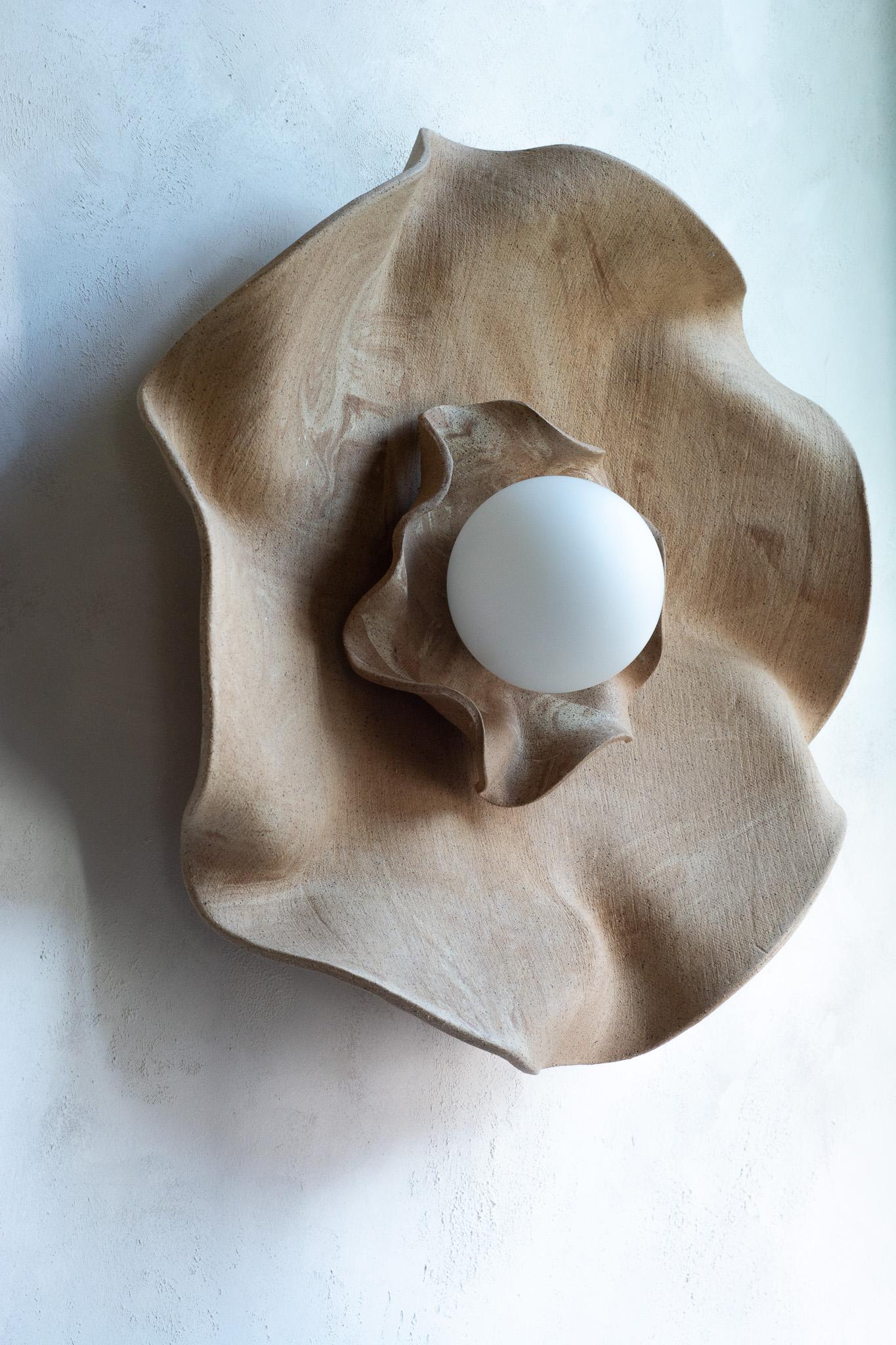 Aplique moderno de cerámica orgánica Estadounidense en venta