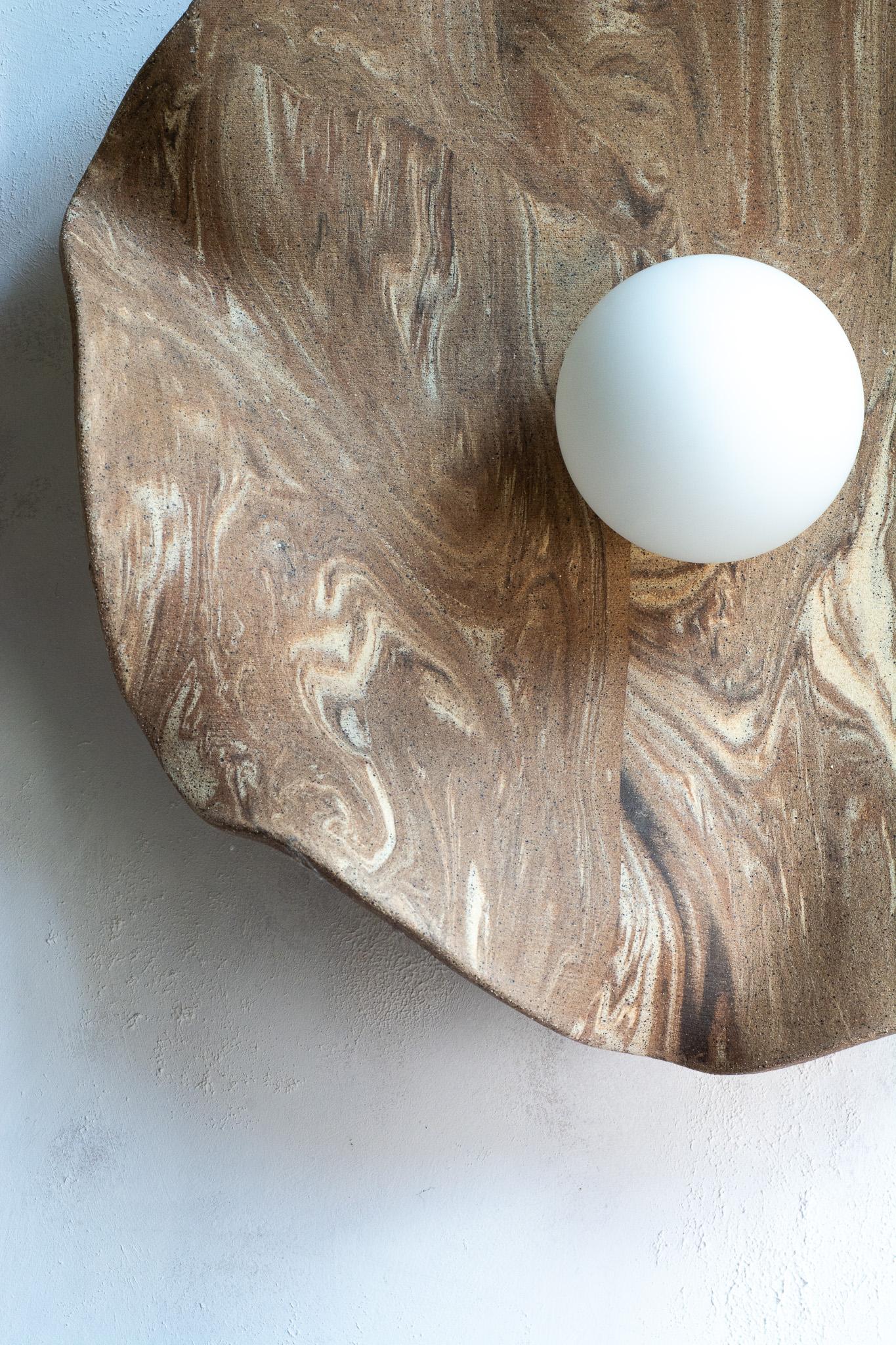 Aplique moderno de cerámica orgánica Estadounidense en venta