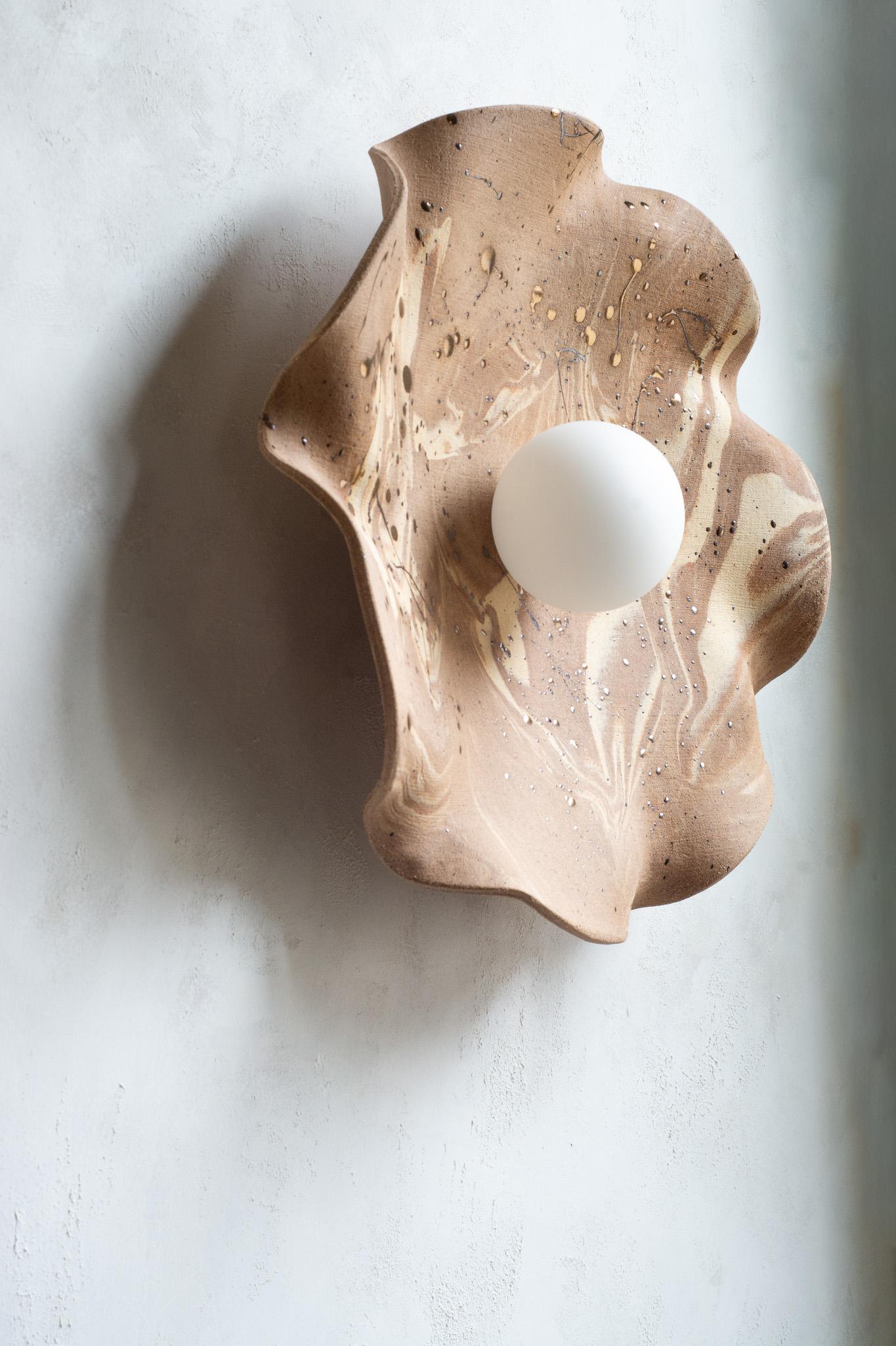 Aplique moderno de cerámica orgánica Estadounidense en venta