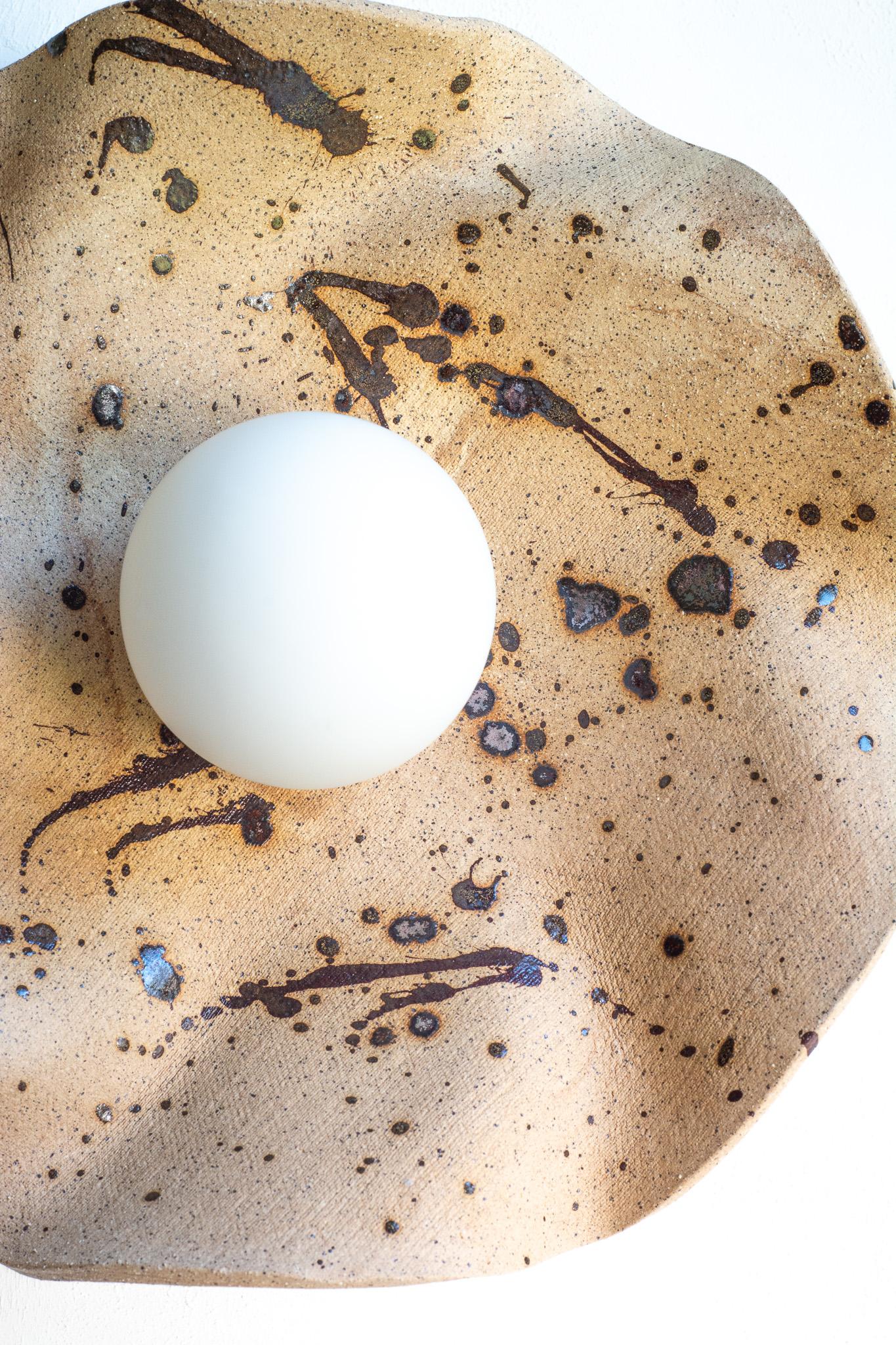 Aplique moderno de cerámica orgánica Estadounidense en venta