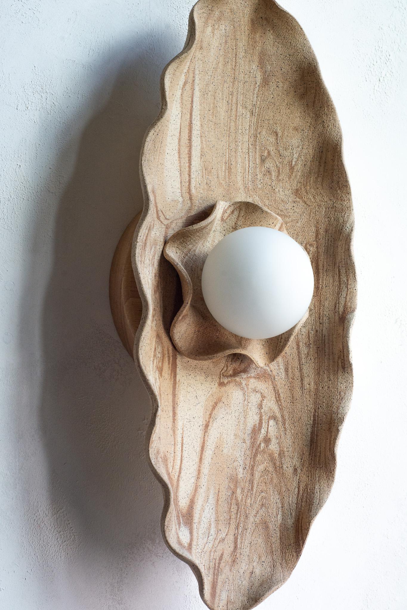 Aplique moderno de cerámica orgánica Estadounidense en venta