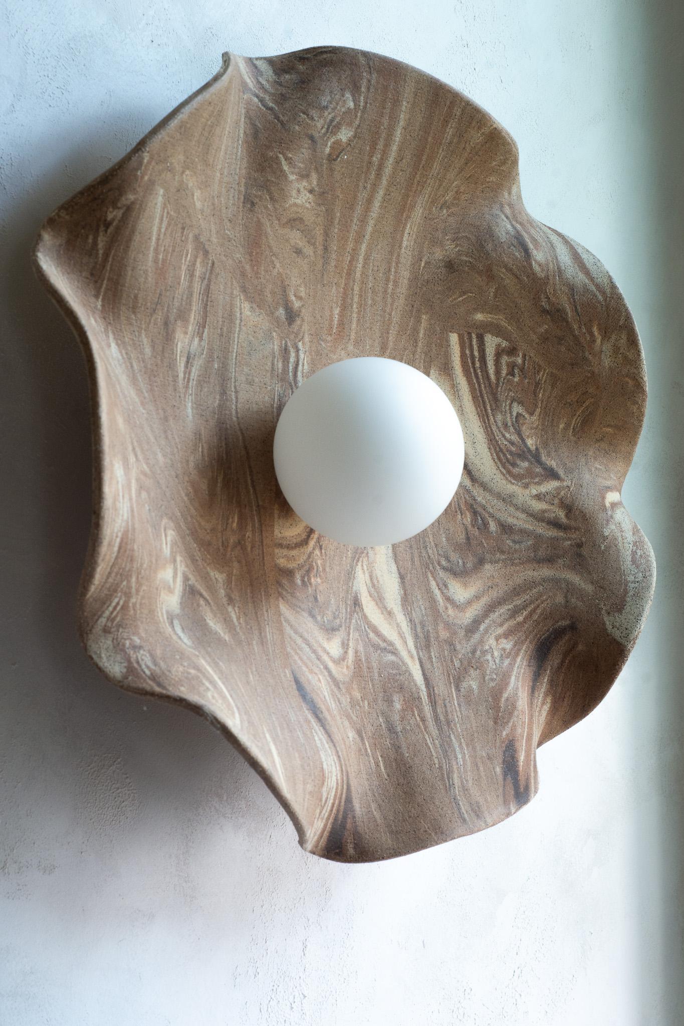 Aplique moderno de cerámica orgánica Hecho a mano en venta