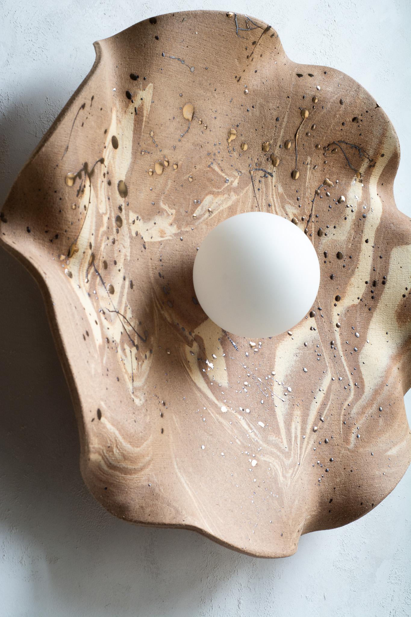 Aplique moderno de cerámica orgánica Hecho a mano en venta