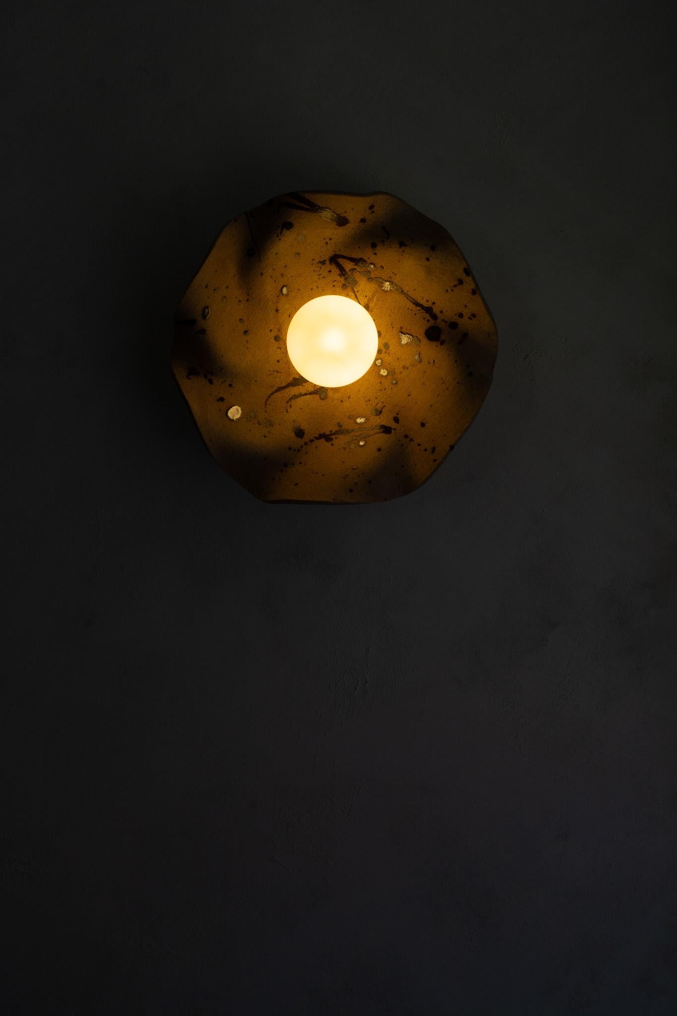 Aplique moderno de cerámica orgánica Siglo XXI y contemporáneo en venta