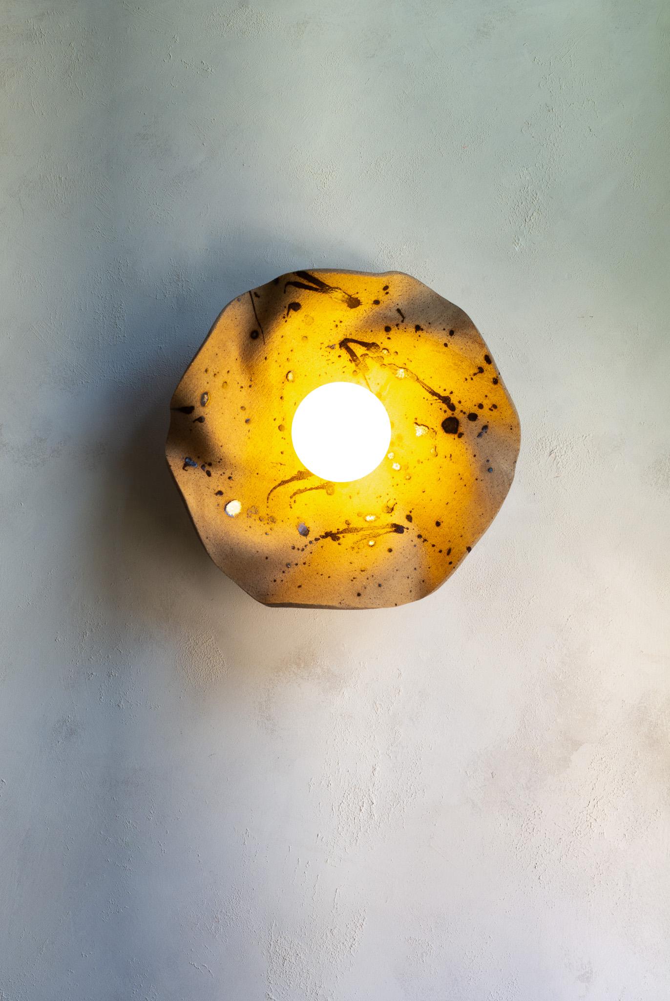 Aplique moderno de cerámica orgánica Siglo XXI y contemporáneo en venta