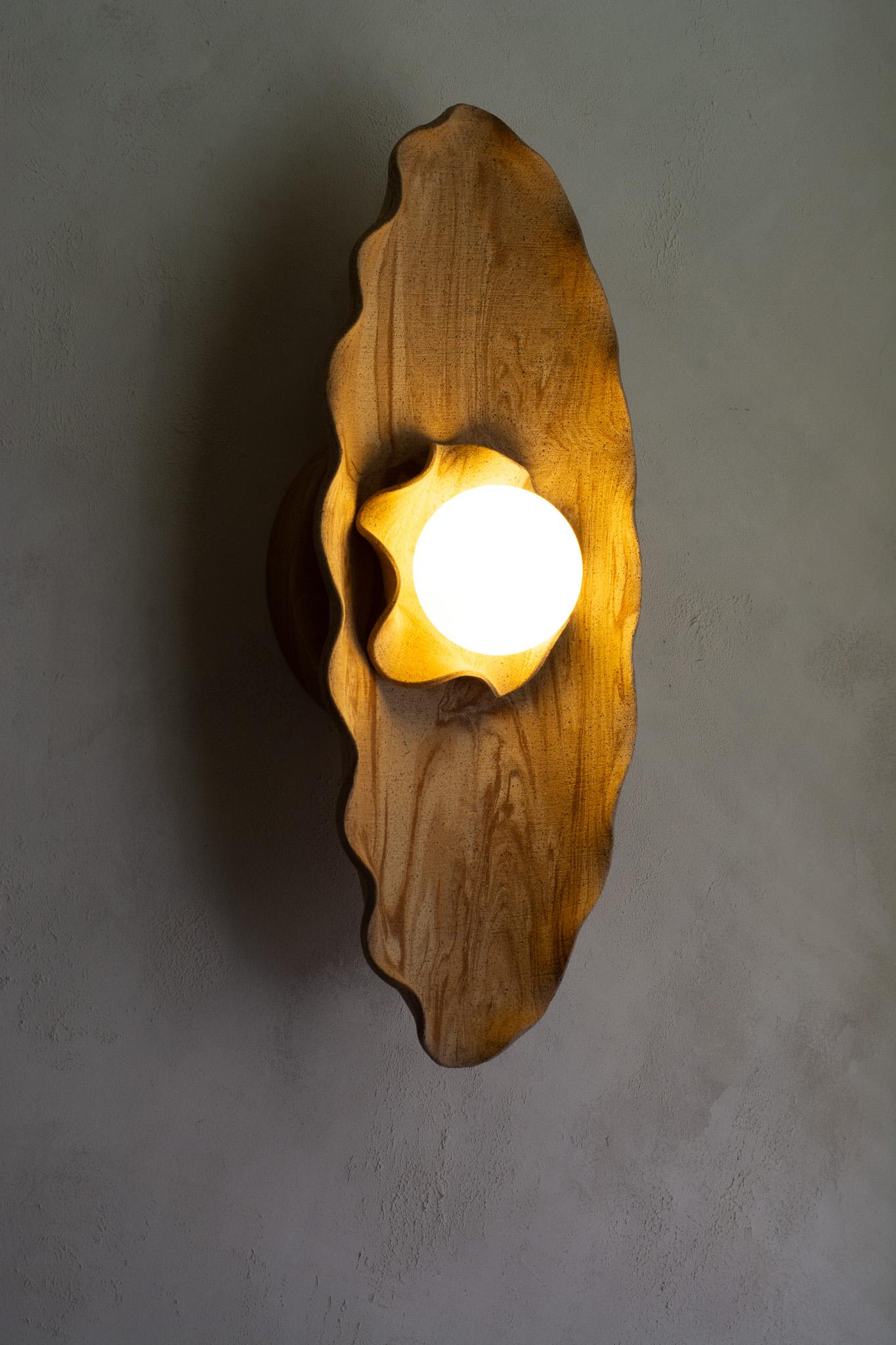 Aplique moderno de cerámica orgánica Siglo XXI y contemporáneo en venta