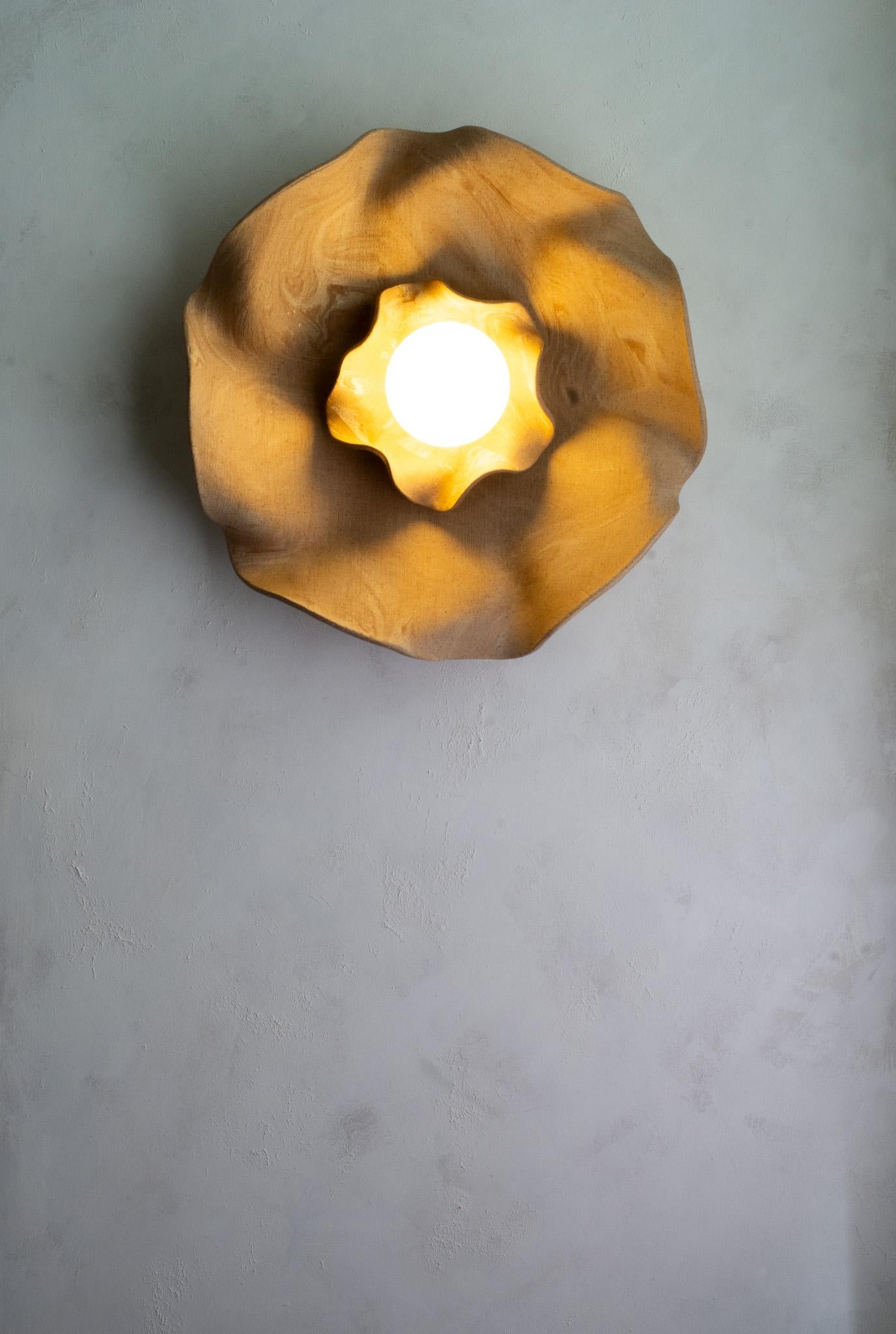 Aplique moderno de cerámica orgánica en venta 1