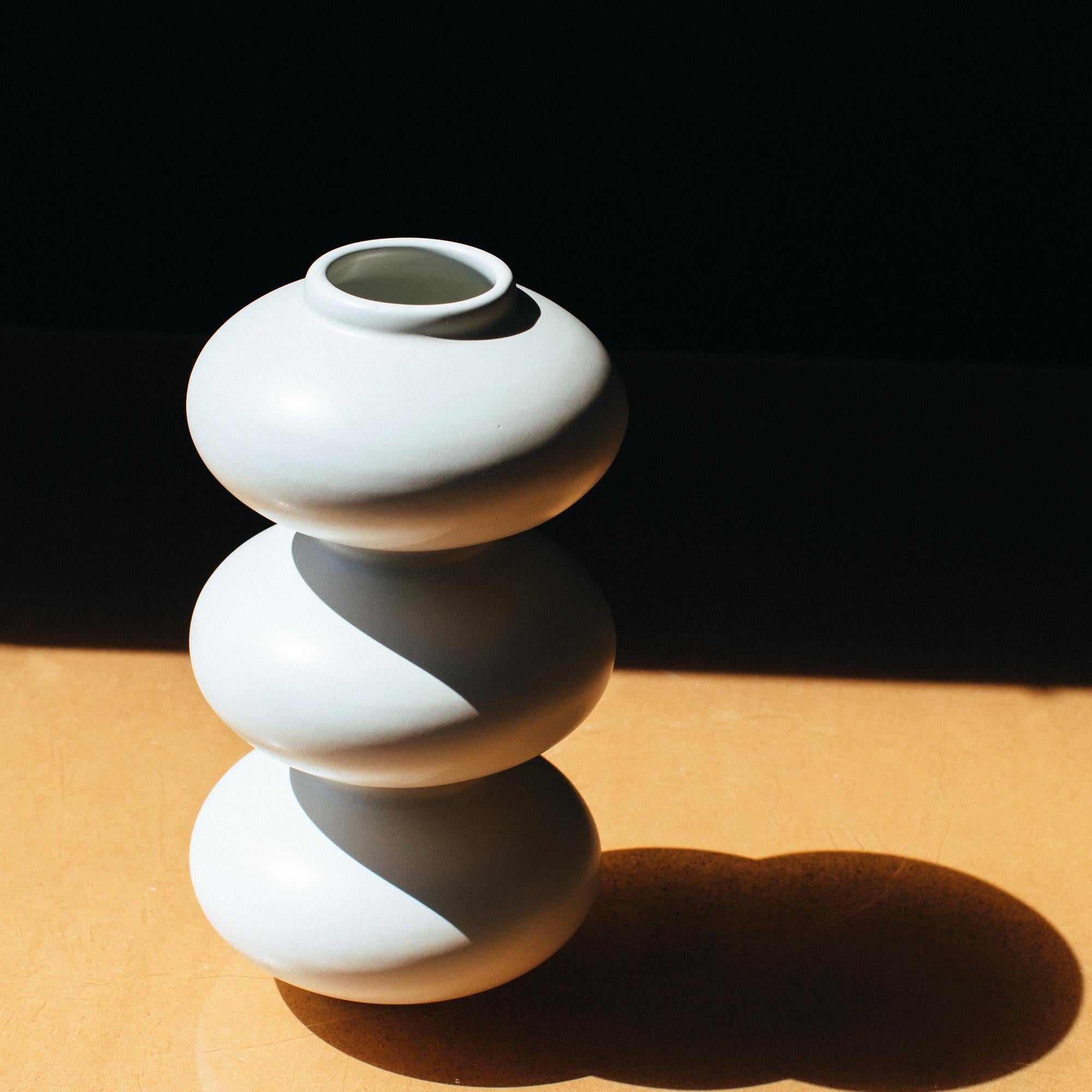 Peruvian Organic Modern Ceramic Wave Form Vase in White Glaze by Forma Rosa Studio For Sale
