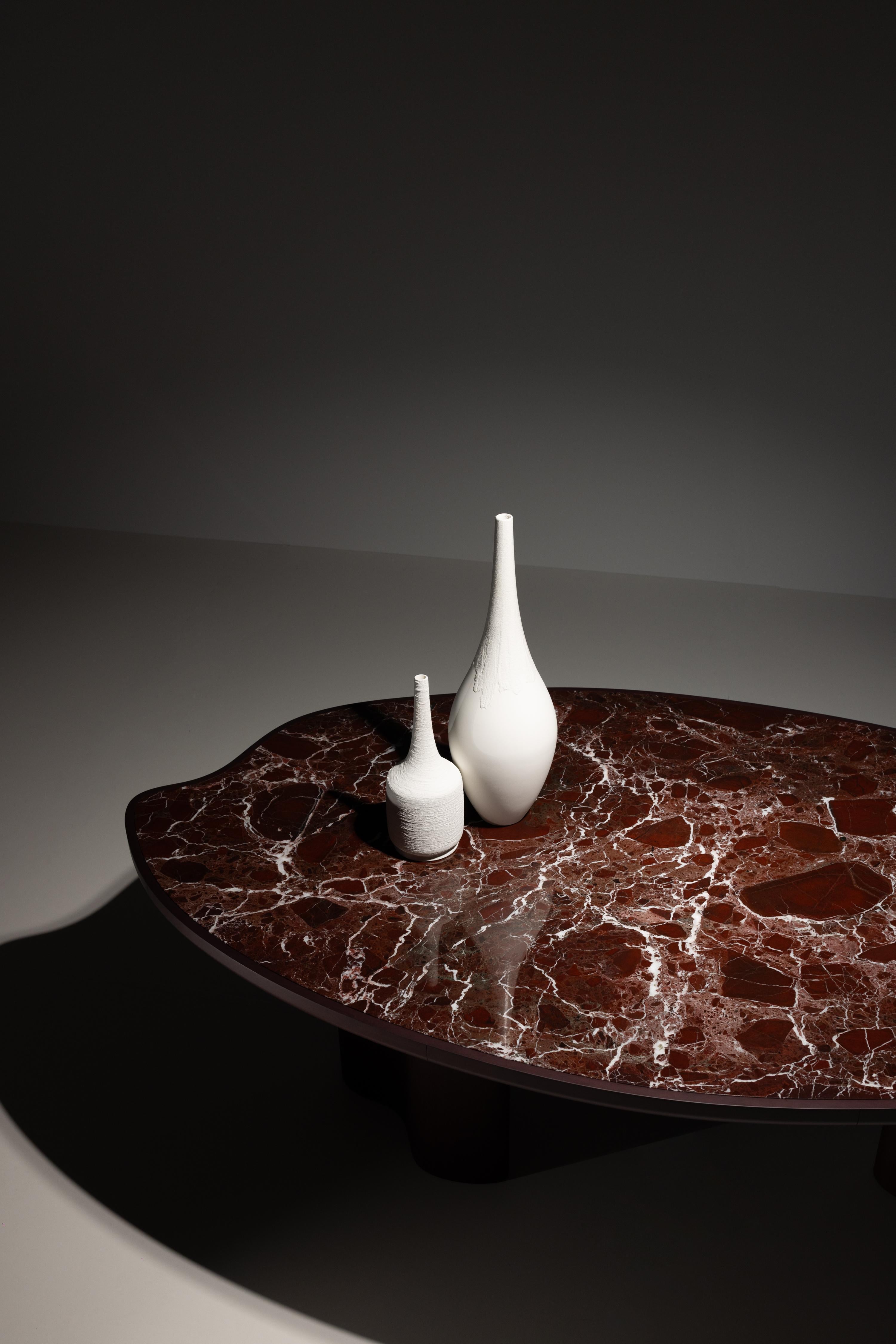 Table de salle à manger bio moderne Cerdeira, Golden Wave Quartzite, faite à la main Greenapple en vente 2