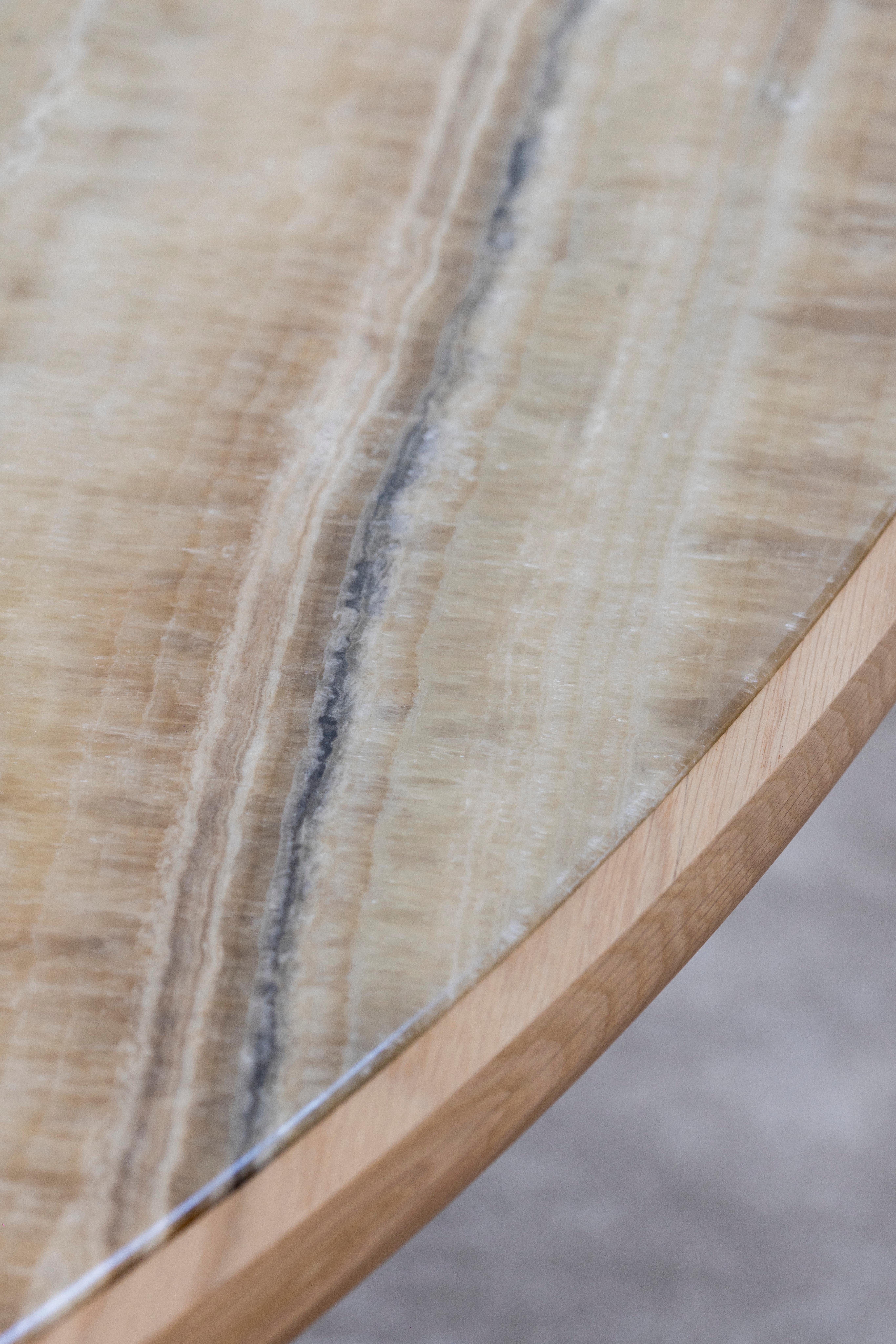 Table de salle à manger bio moderne Cerdeira, Golden Wave Quartzite, faite à la main Greenapple en vente 1