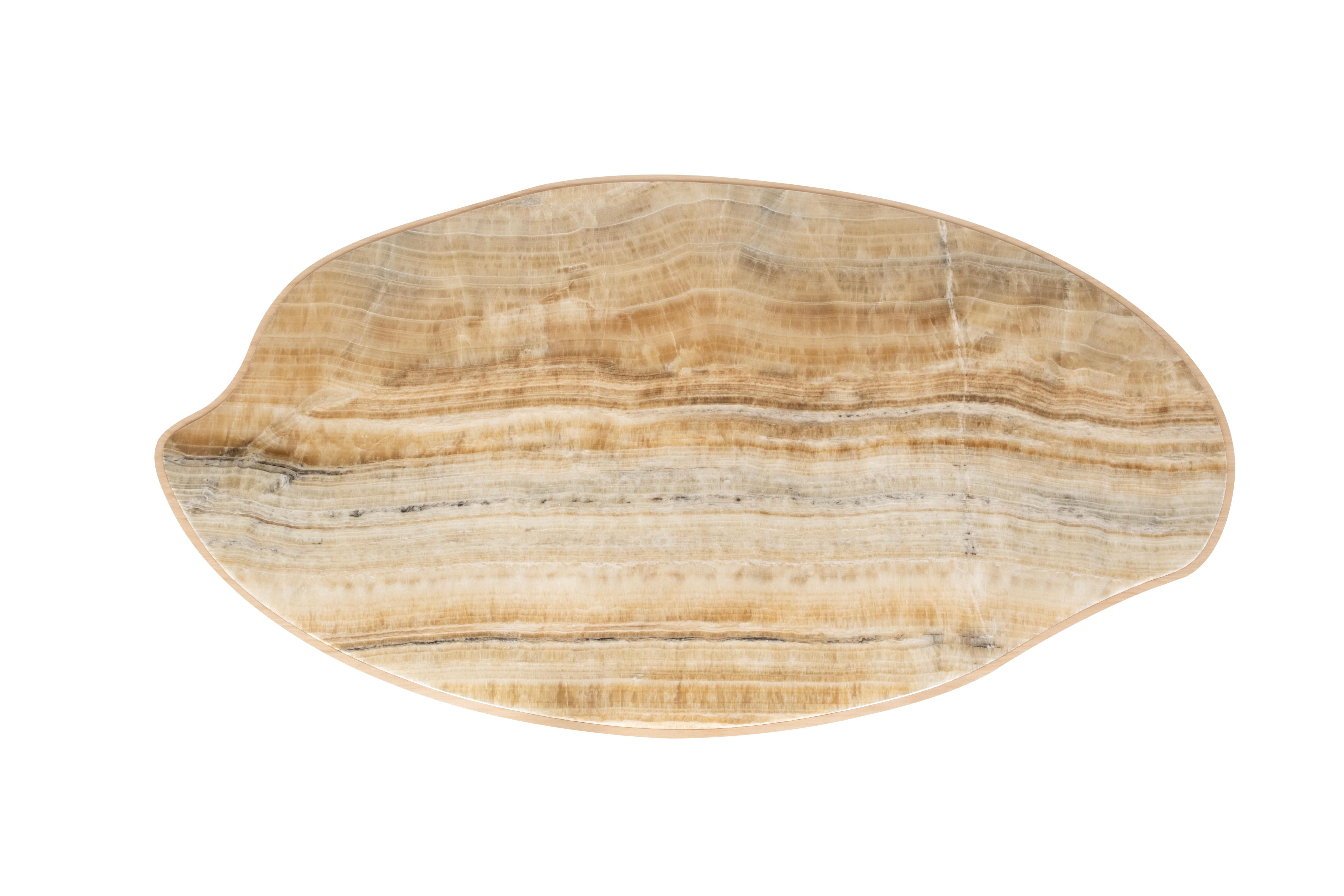 Organique Table de salle à manger bio moderne Cerdeira, Onyx Miel, Oak, Handmade Greenapple en vente