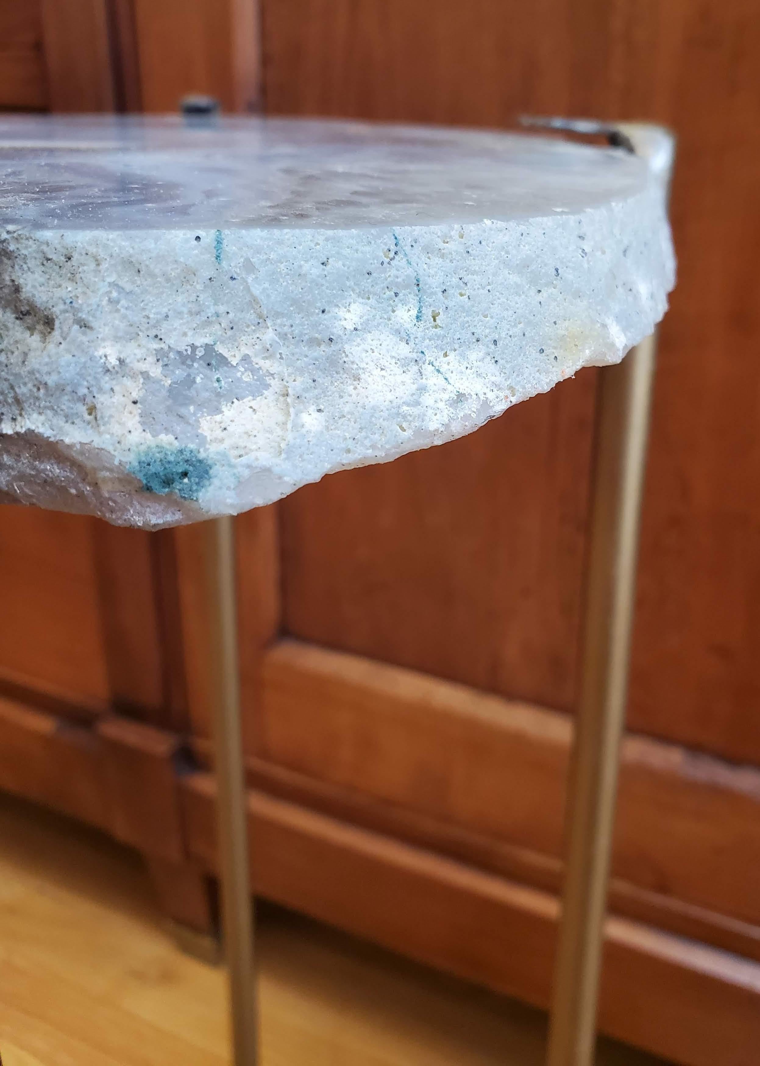 Organic Modern Clear Crystal Blue Gray Agate Geode Side Table In Good Condition In Middleburg, VA