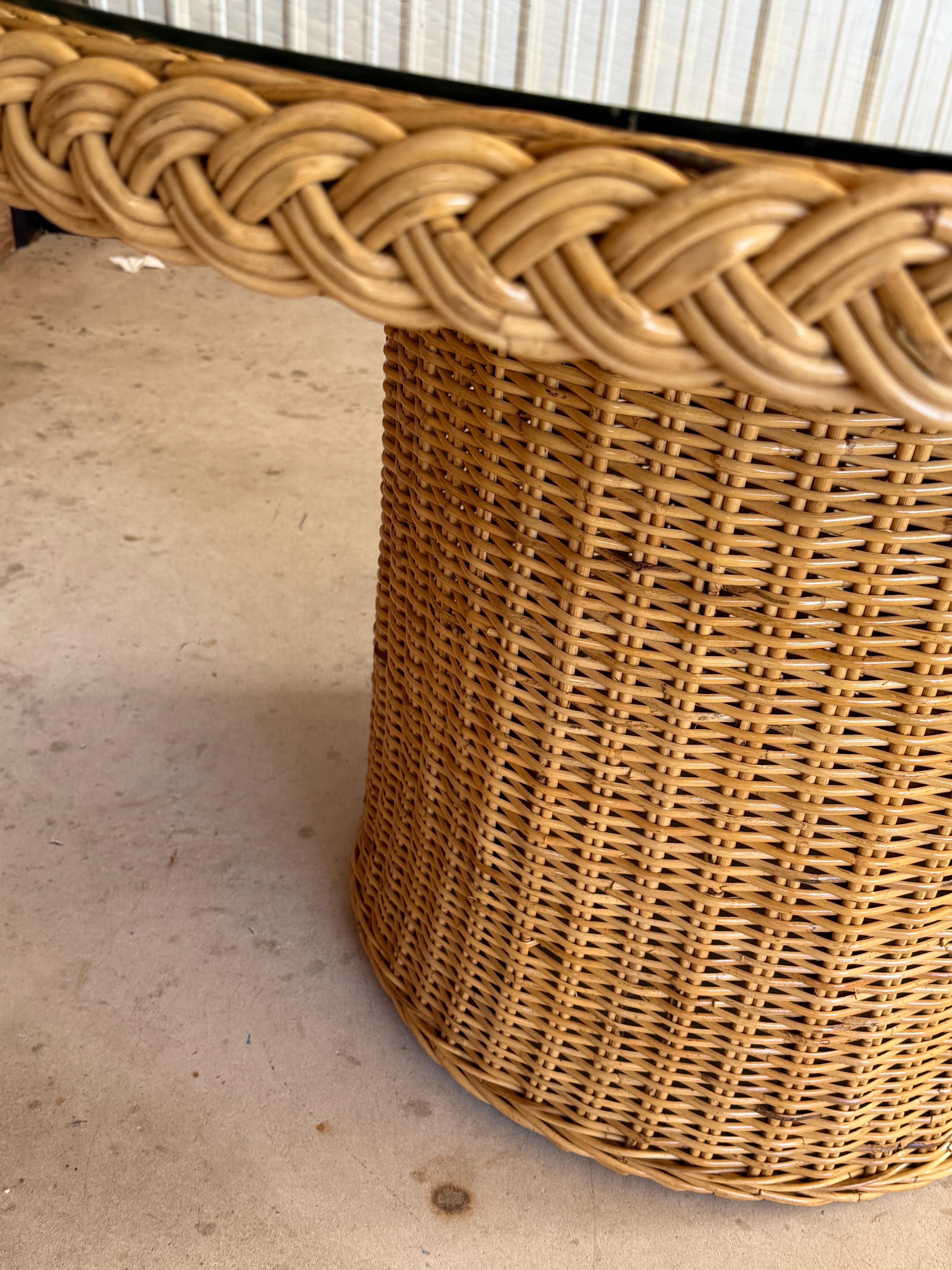 Organic Modern Coastal Rattan Braid Dining Table by Wicker Works In Good Condition For Sale In North Fort Myers, FL